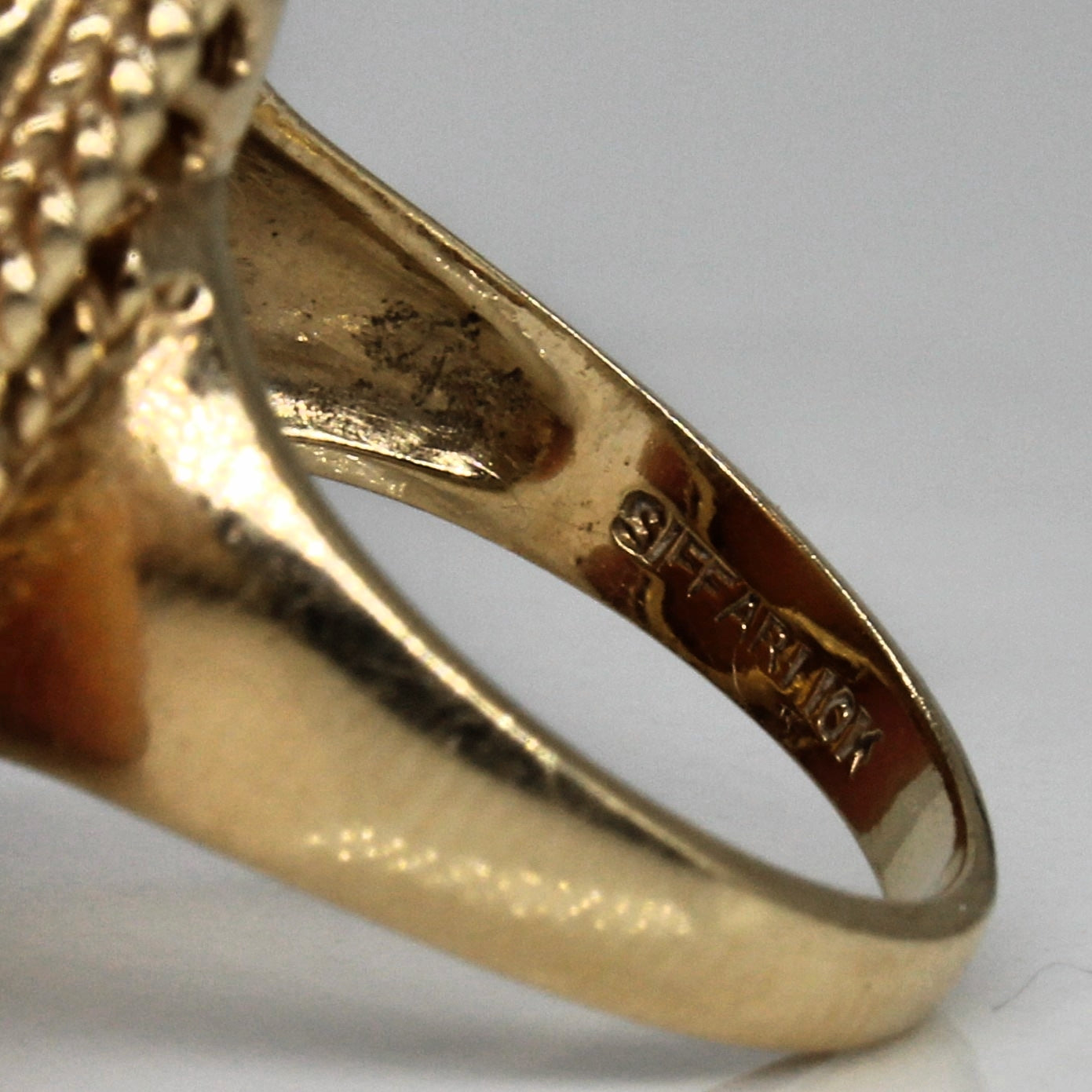 Seashell Cameo Cocktail Ring | 3.00ct | SZ 5.75 |