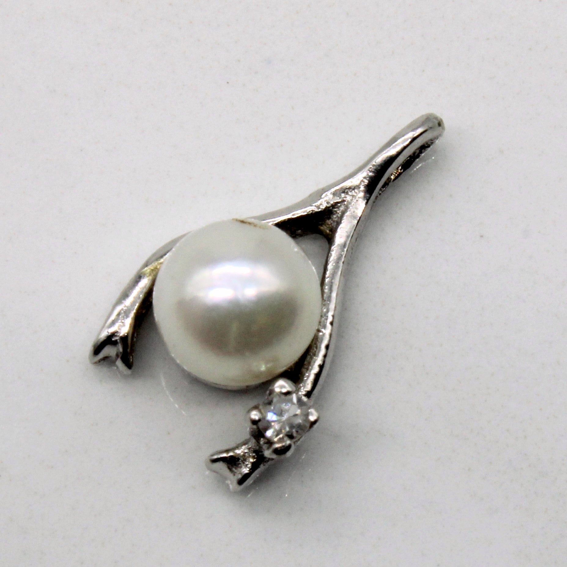 Pearl & Diamond Wishbone Pendant | 0.03ct |