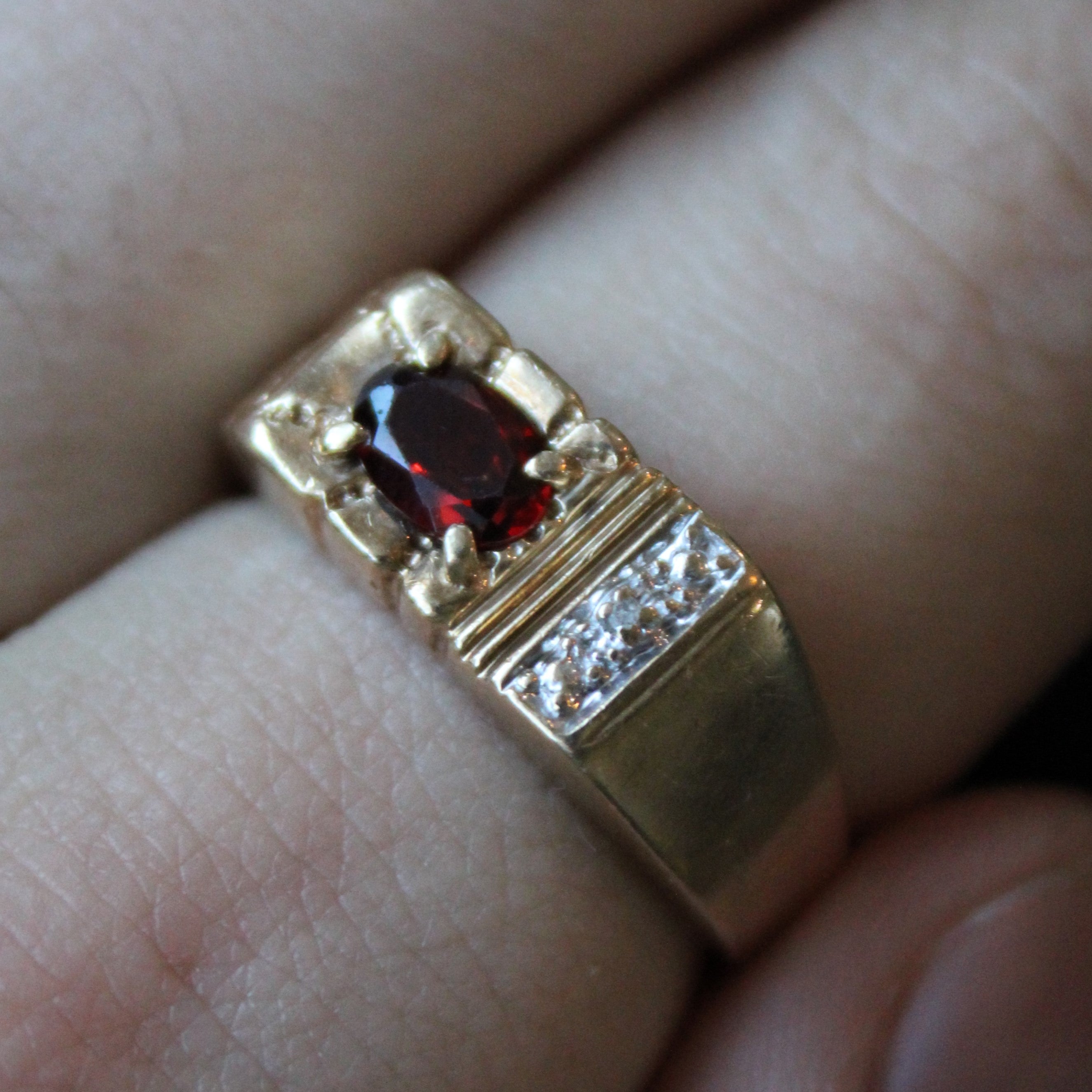 Garnet & Diamond Ring | 0.70ct, 0.01ct | SZ 9.5 |