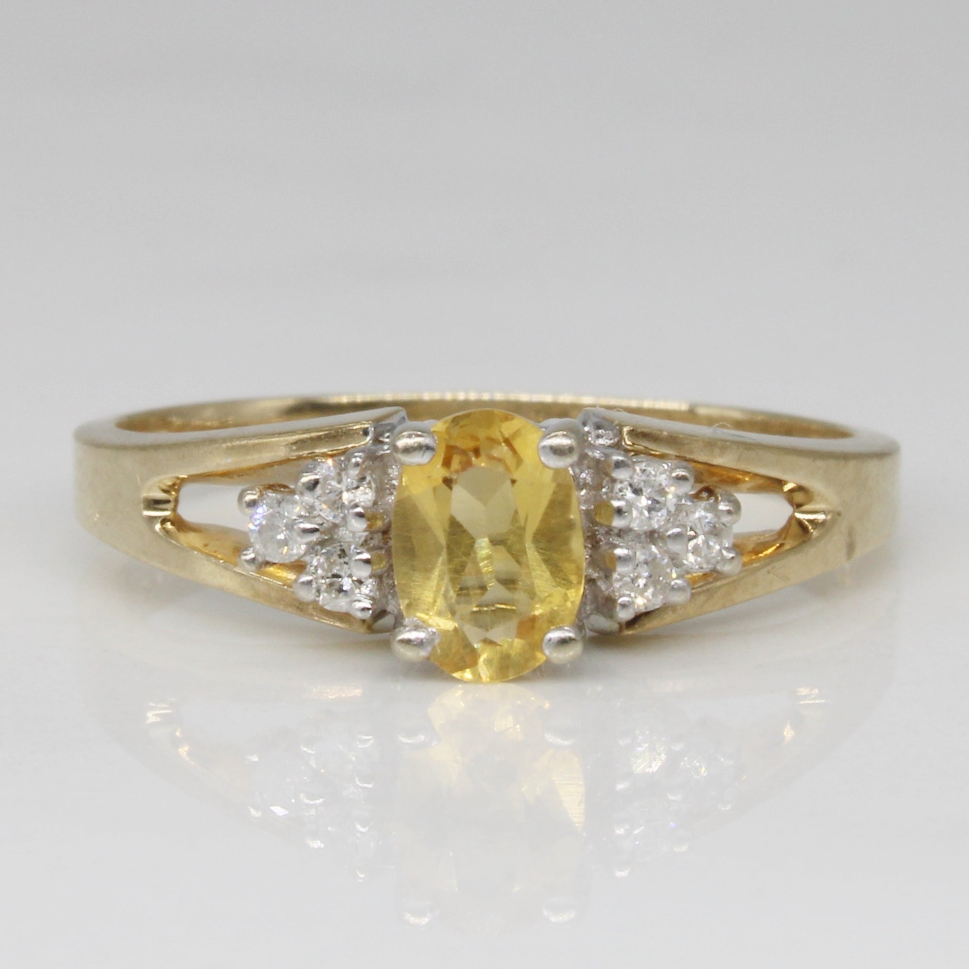 Bague en citrine et diamants | 0,35 ct, 0,07 ct au total | Taille 6,5 |