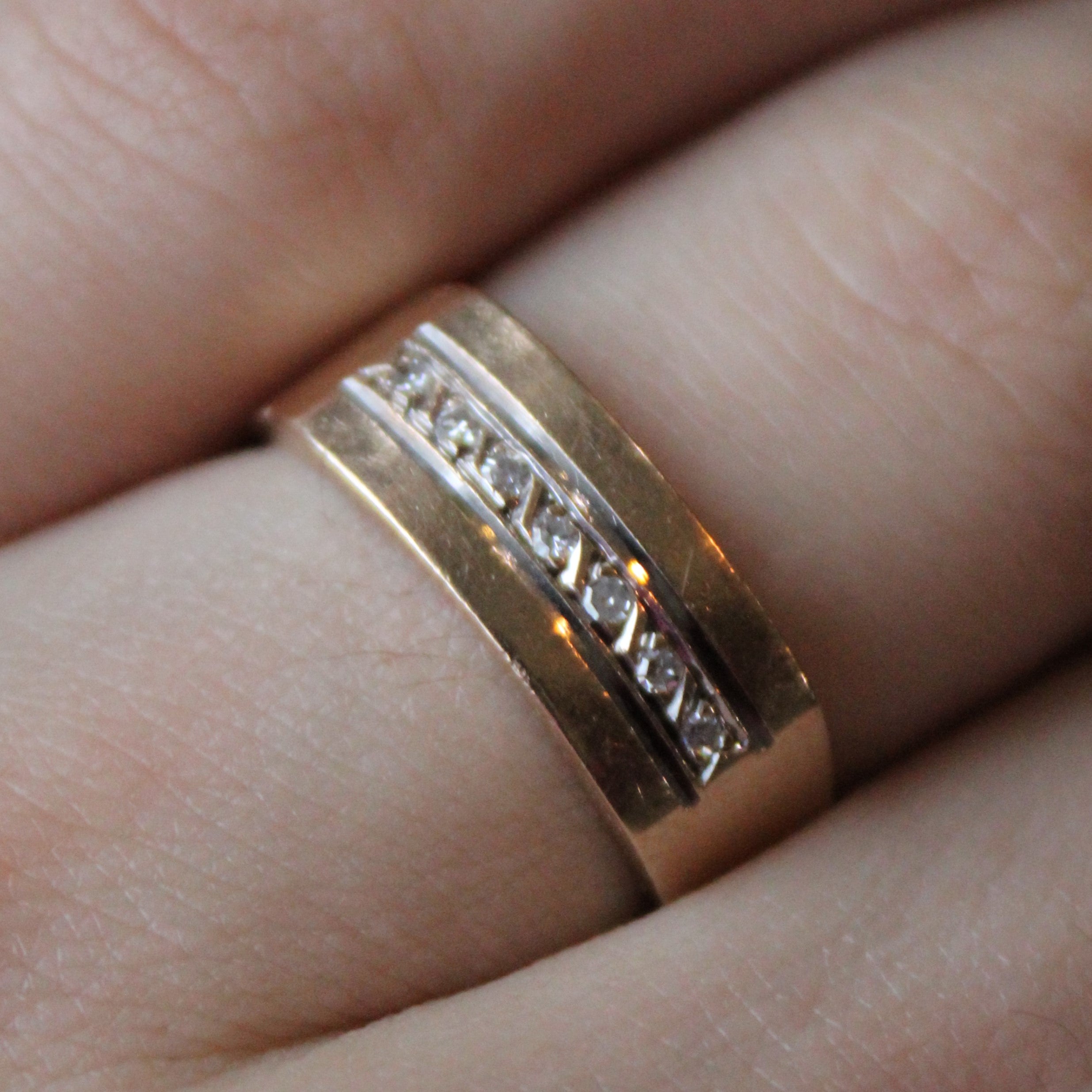 Diamond Wave Row Ring | 0.07ctw | SZ 7.75 |