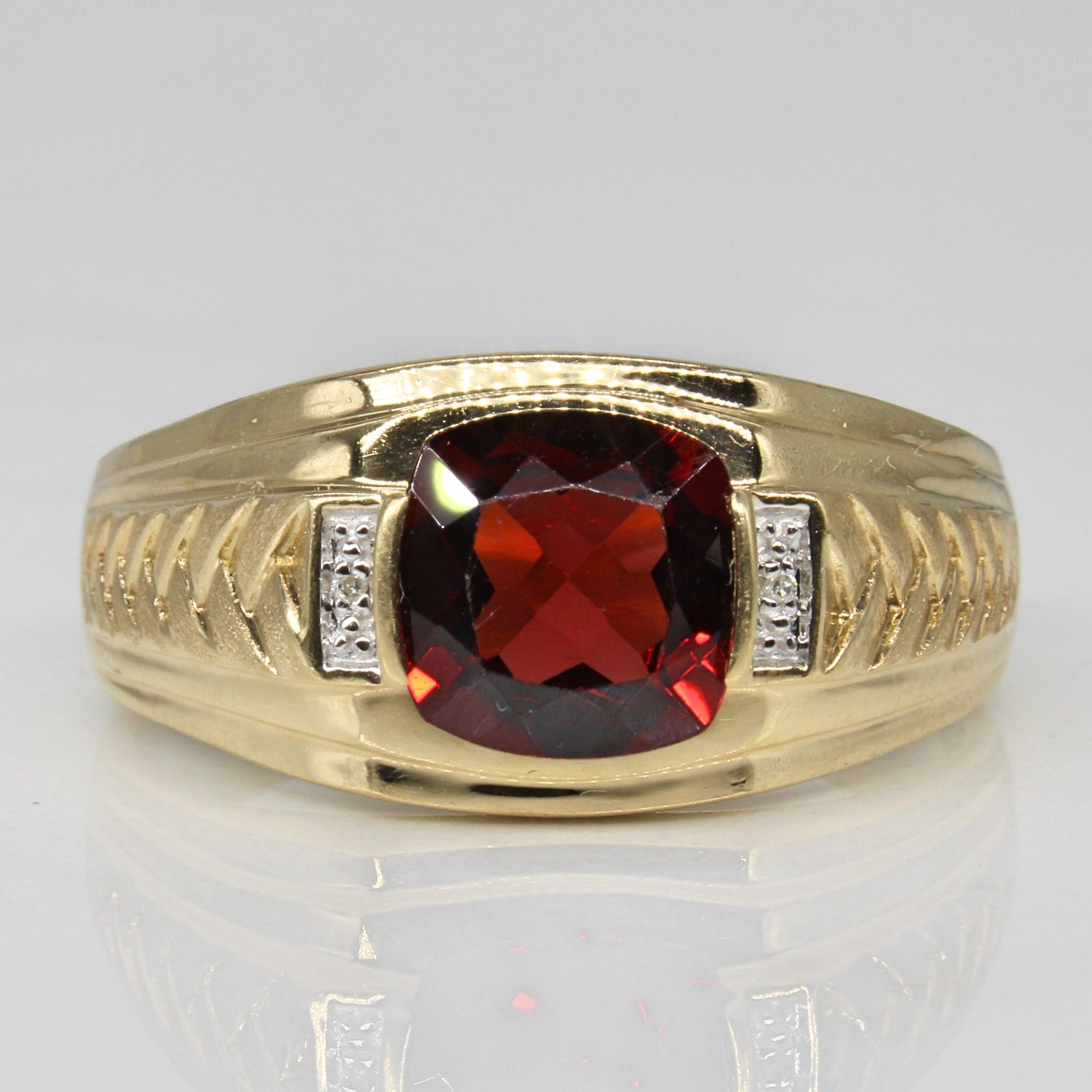 Bague en grenat et diamants | 2,45 ct, 0,01 ct au total | Taille 9,5 |