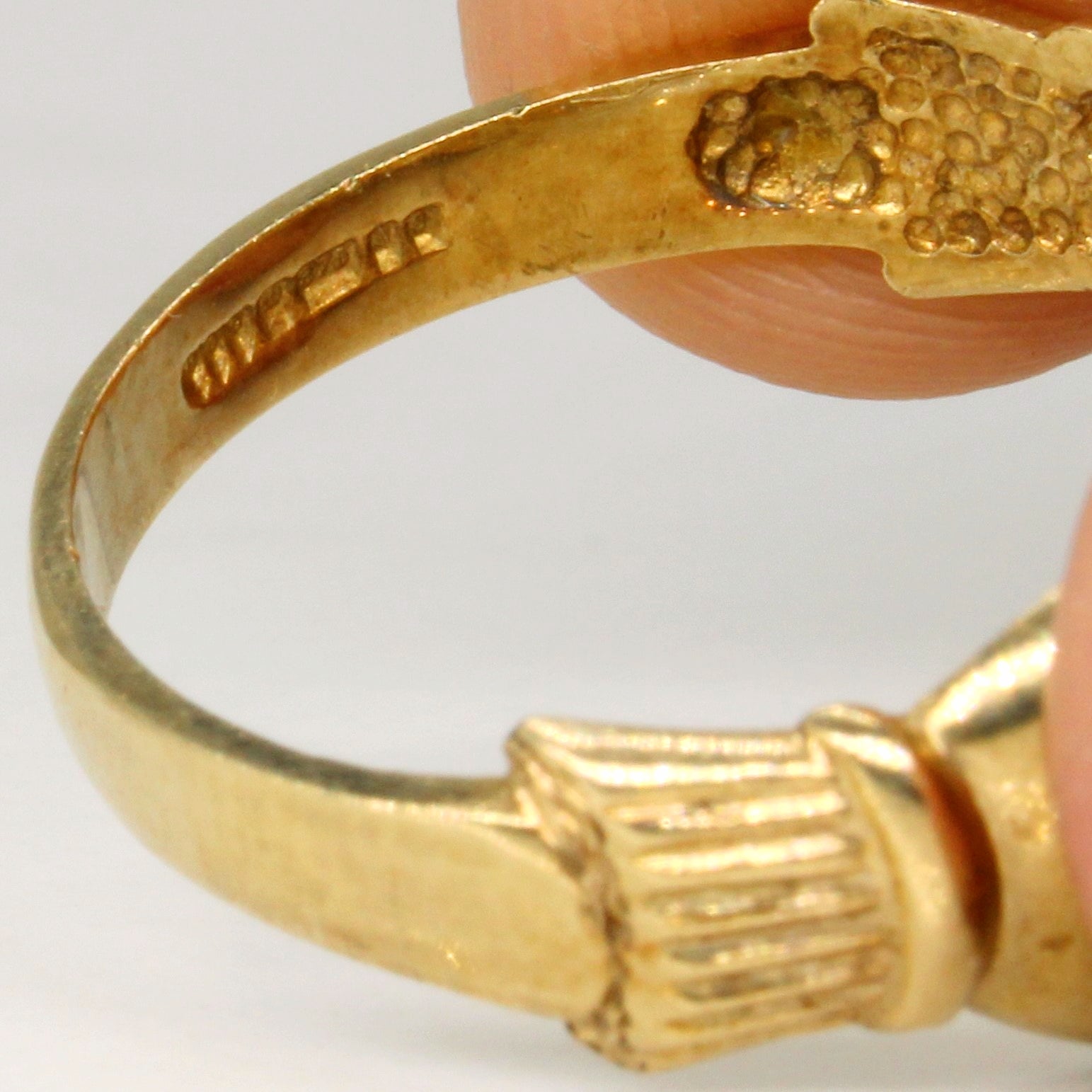 1992 Hallmarked 9k Yellow Gold Claddagh Ring | SZ 9.5 |
