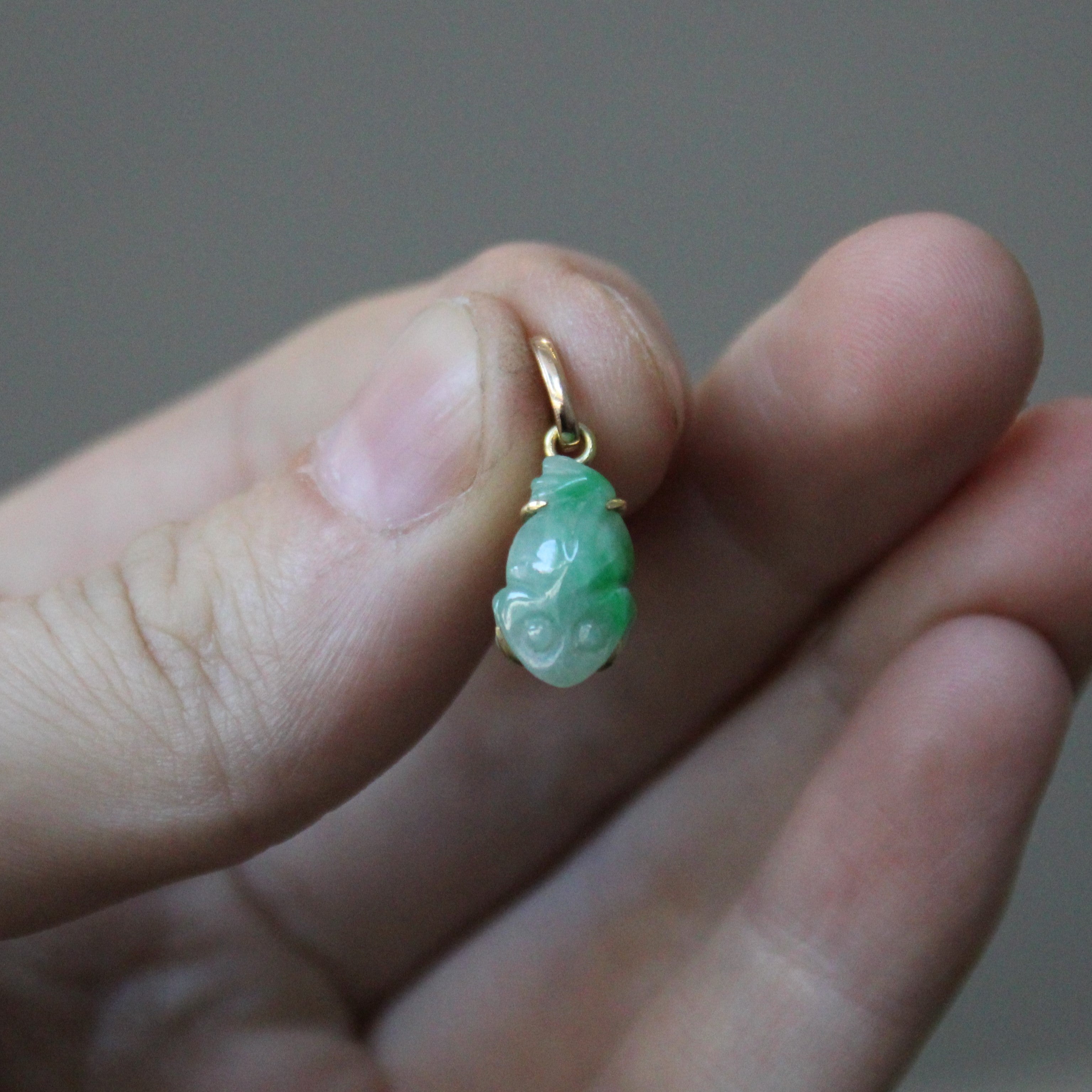 Carved Jadeite Frog Pendant | 4.50ct |
