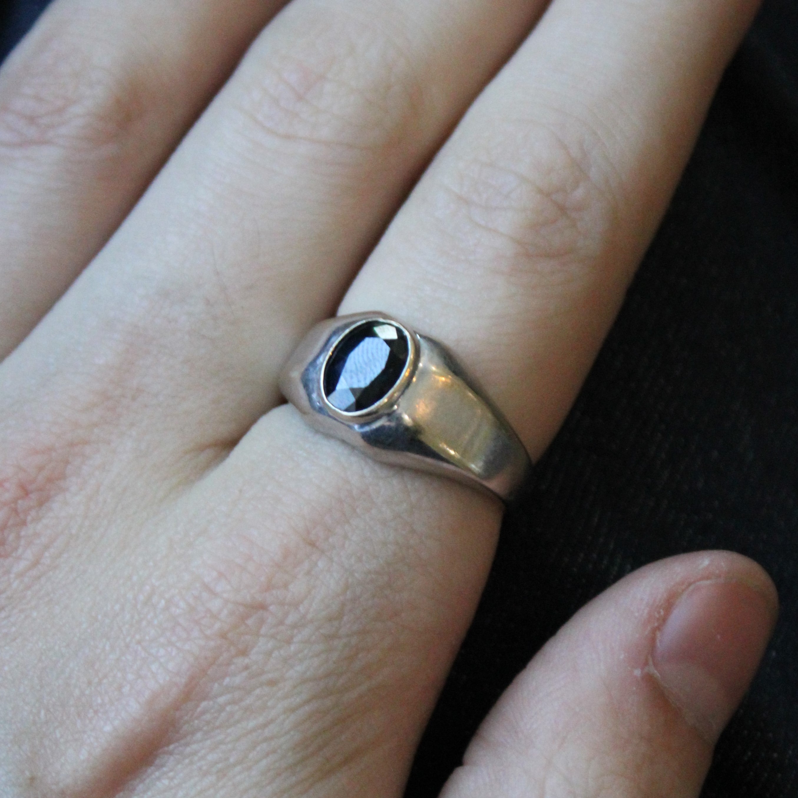 Bague saphir à bords plats et effilés | 2,38 ct | Taille 10,25 |