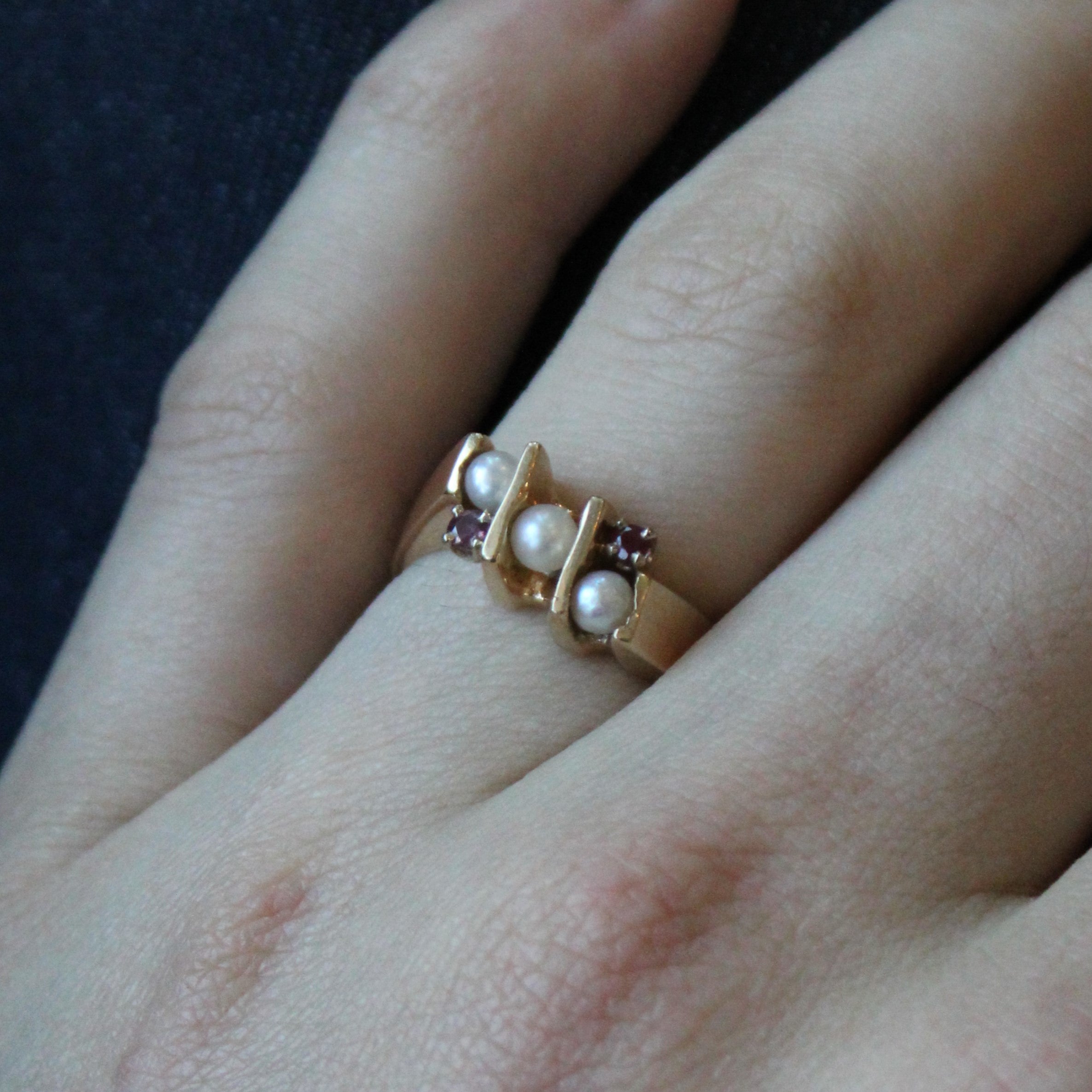 Pearl & Synthetic Ruby Abstract Ring | 0.07ctw | SZ 7.5 |