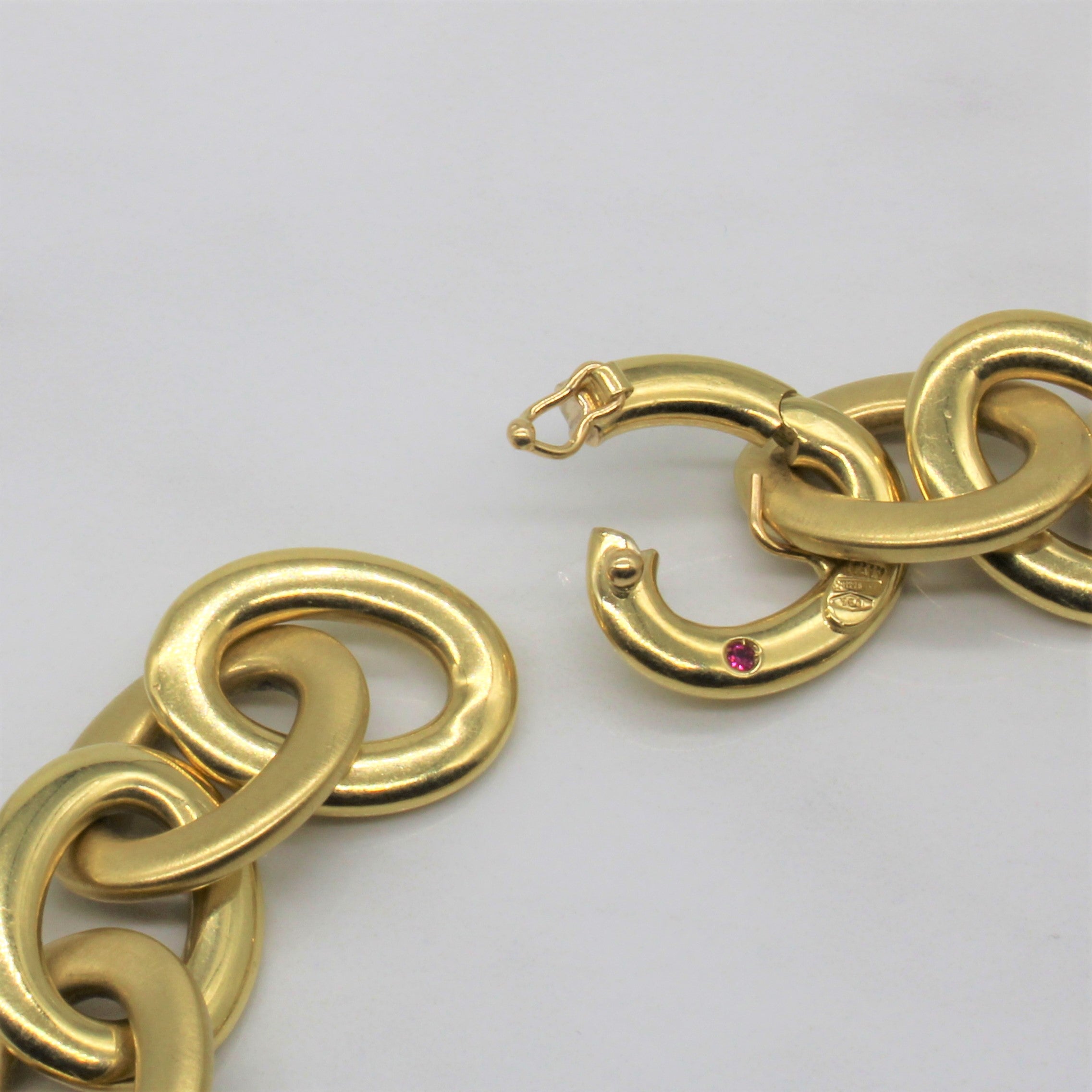 Collier à maillons ovales avec fermoir rubis | 0,02 ct | 45,7 cm |