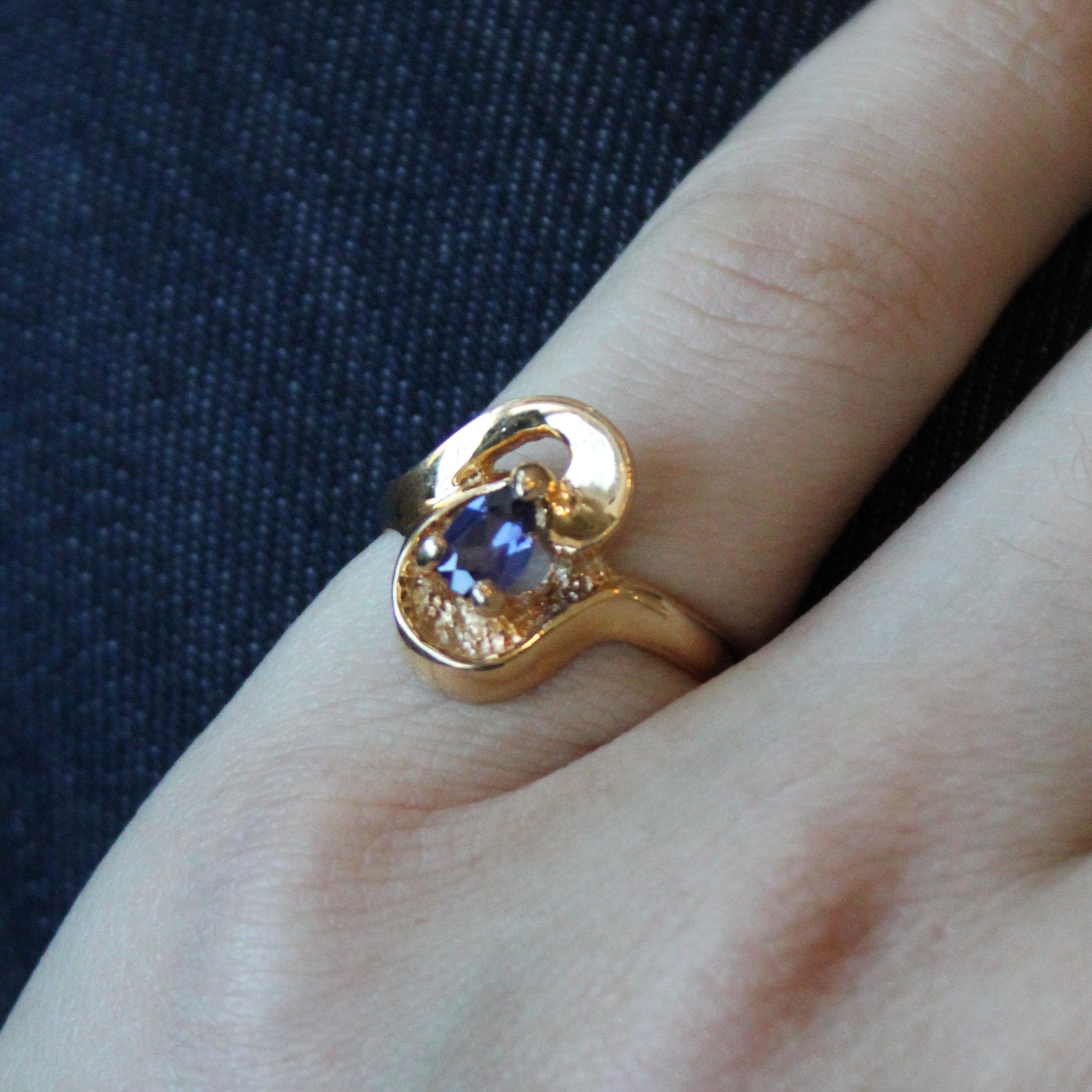 Synthetic Purple Sapphire Abstract Ring | 0.36ct | SZ 7 |