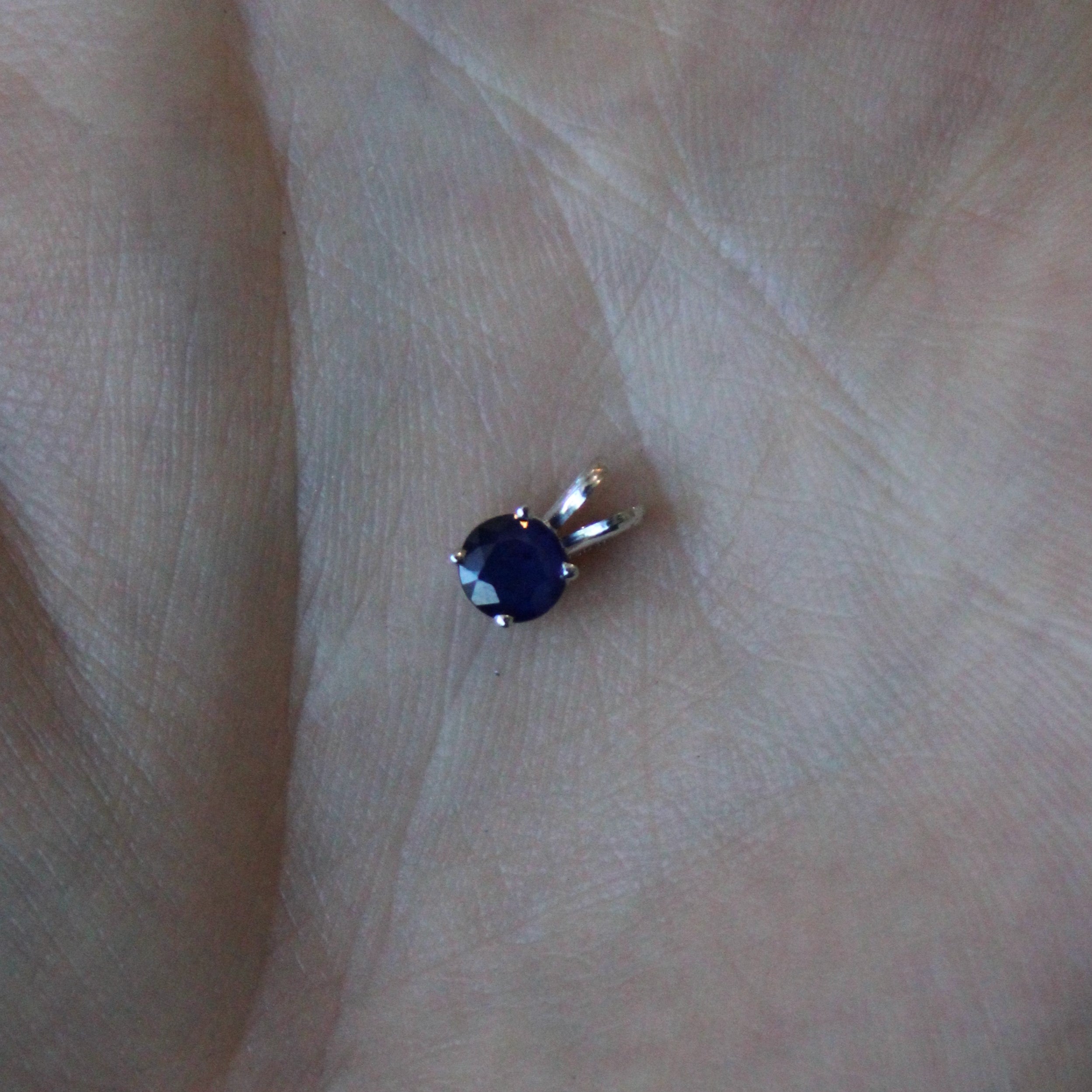Synthetic Sapphire Pendant | 0.04ct |