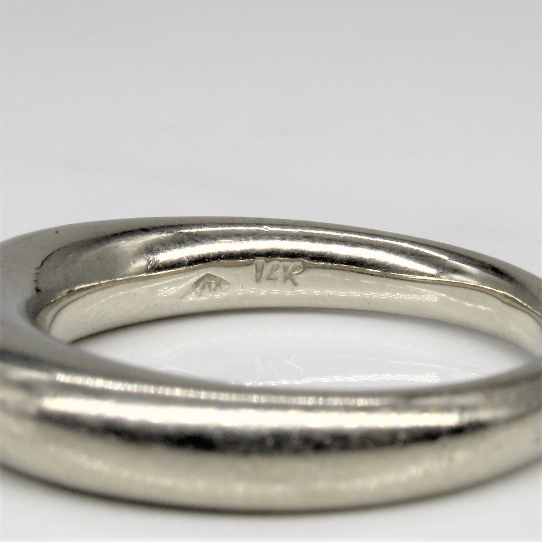 Curved Tapered White Gold Band | SZ 7.25 |