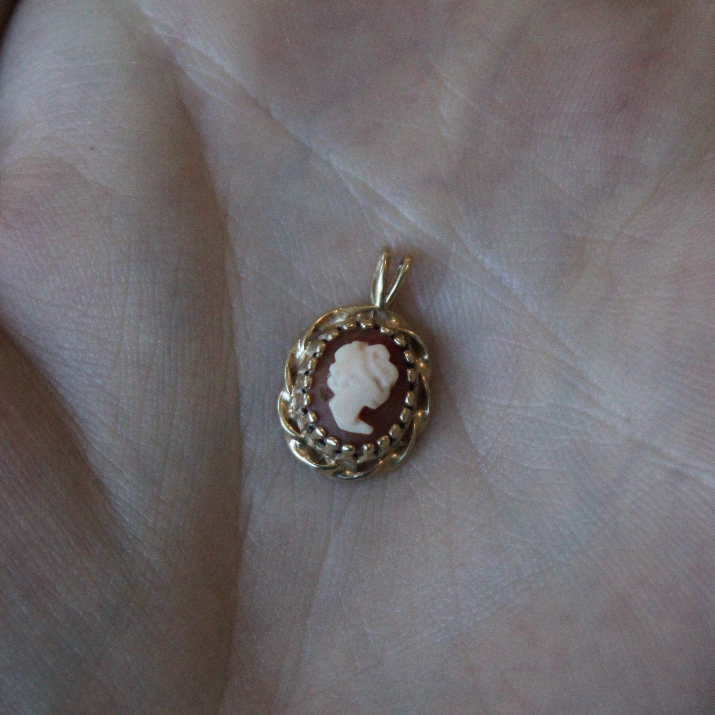 Sea Shell Cameo Pendant | 1.50ct |