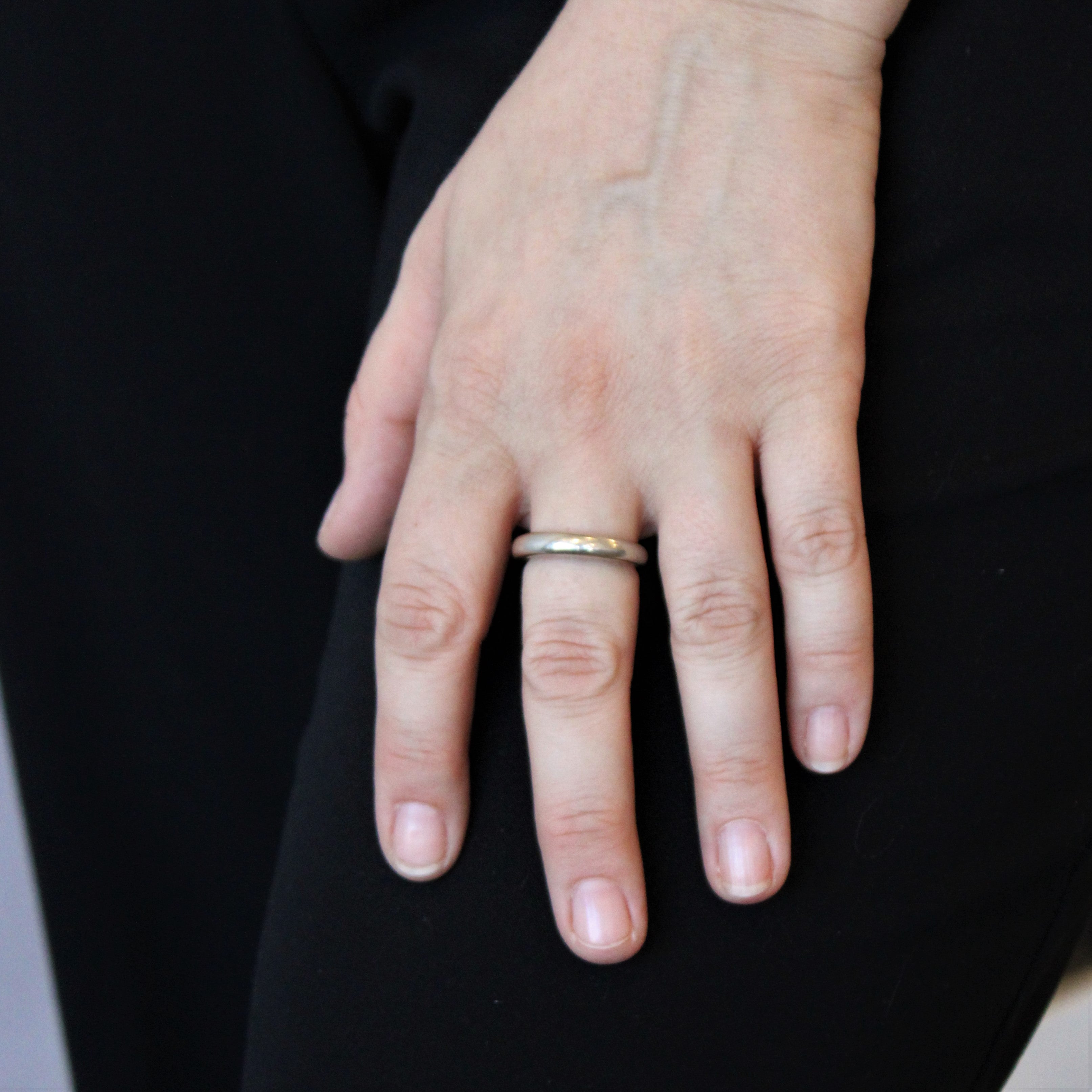 Curved Tapered White Gold Band | SZ 7.25 |
