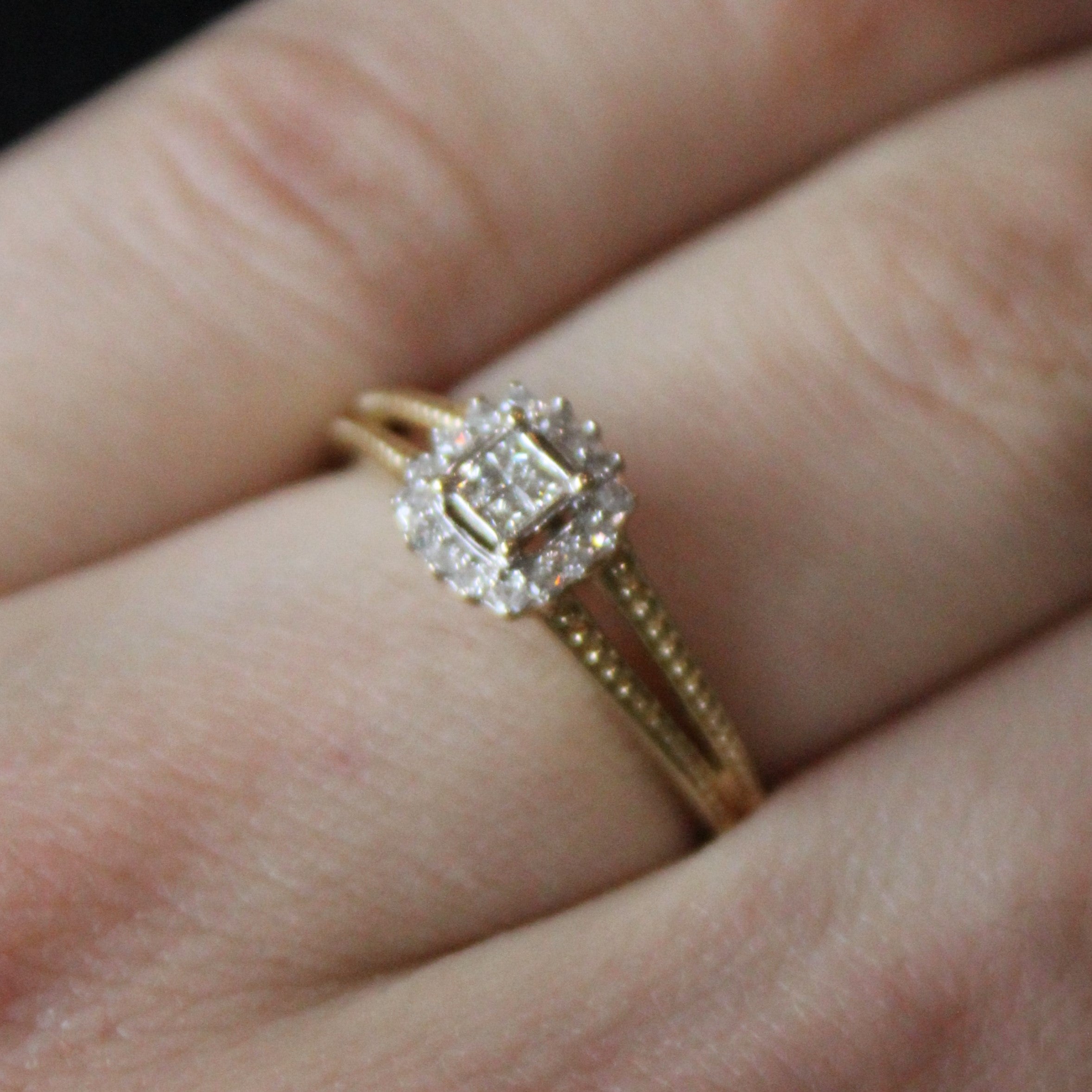 'Michael Hill' Diamond Halo Set Ring | 0.12ctw | SZ 7.25