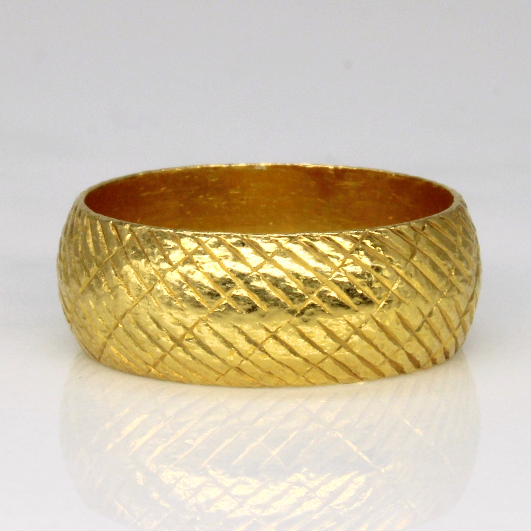22k Yellow Gold Textured Band | SZ 5.5 |