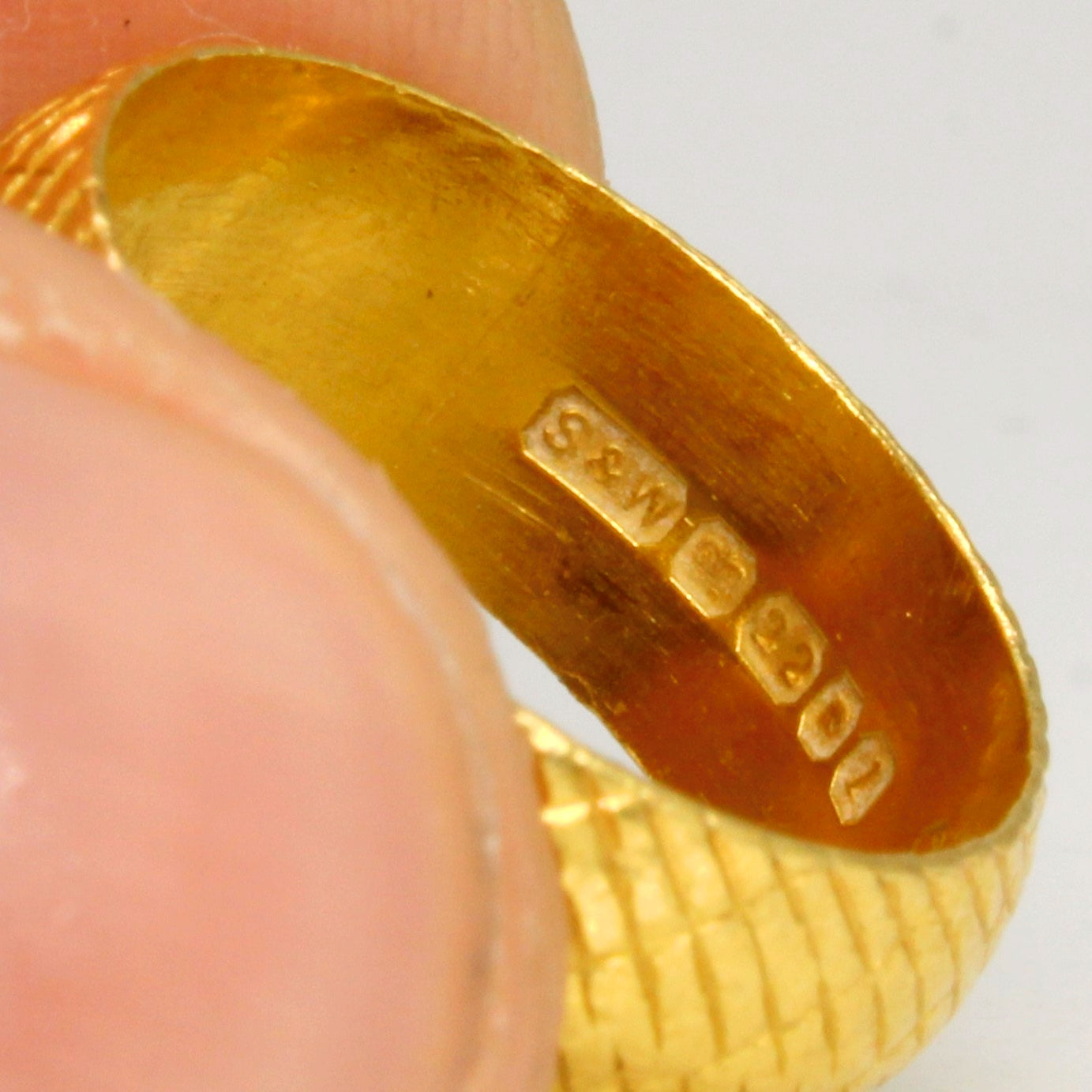 22k Yellow Gold Textured Band | SZ 5.5 |