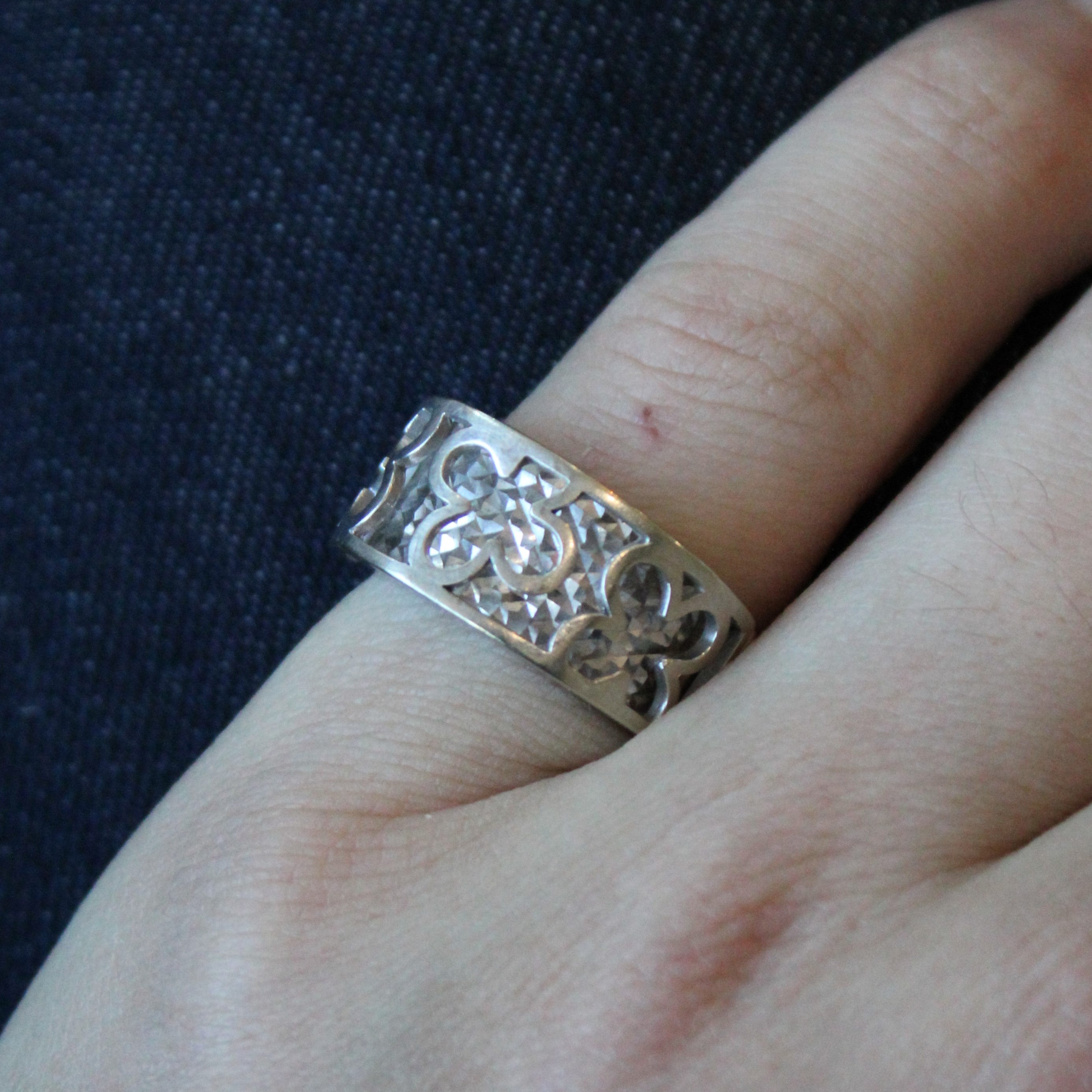Layered Pattern White Gold Band | SZ 6.75 |