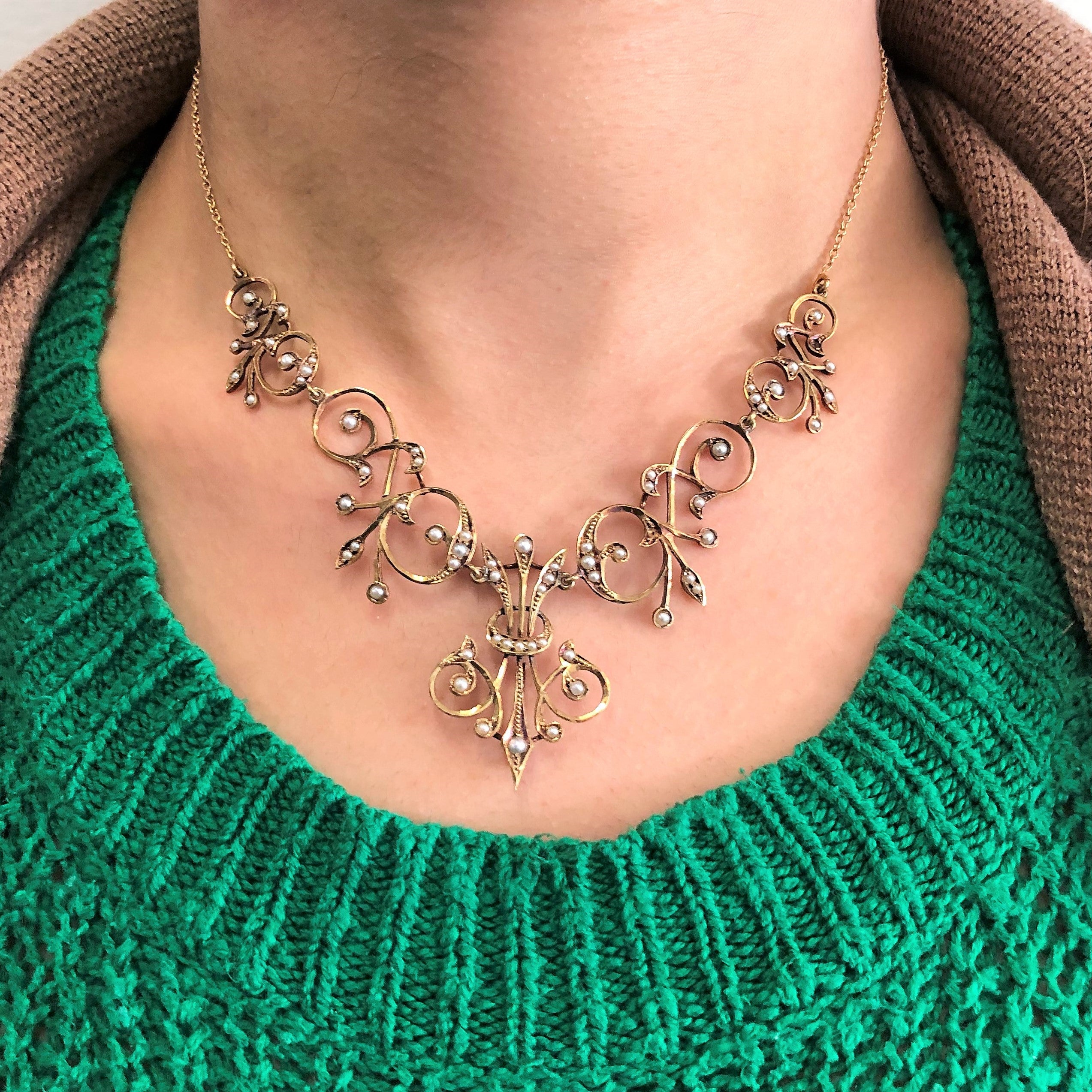 Victorian Fleur de Lis Seed Pearl Necklace | 16" |