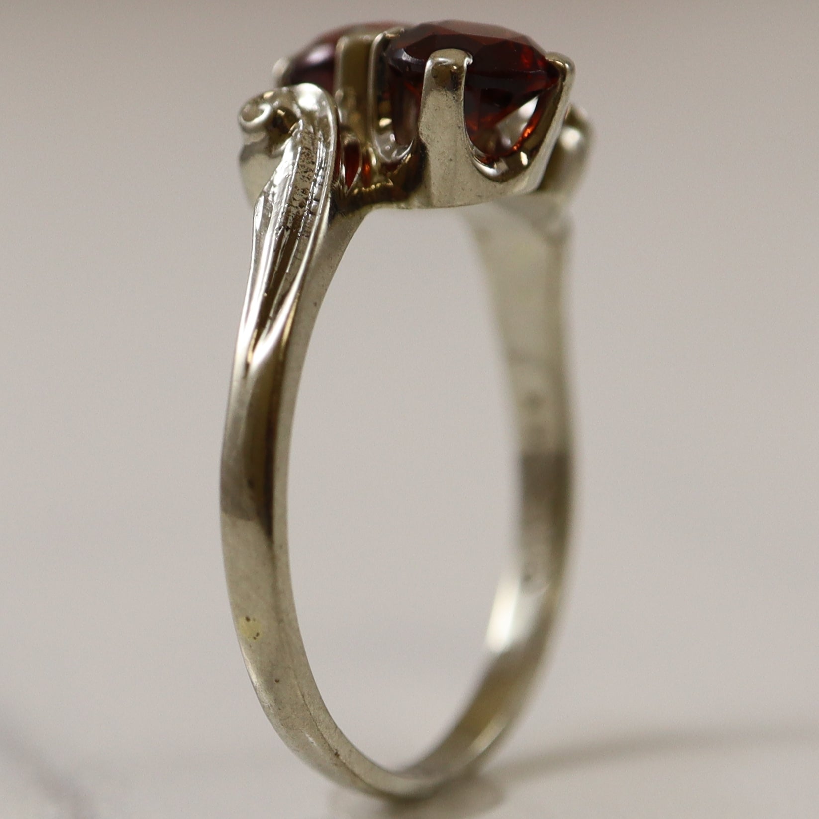 Garnet Bypass Scroll Ring | 1.50ctw | SZ 7.5 |