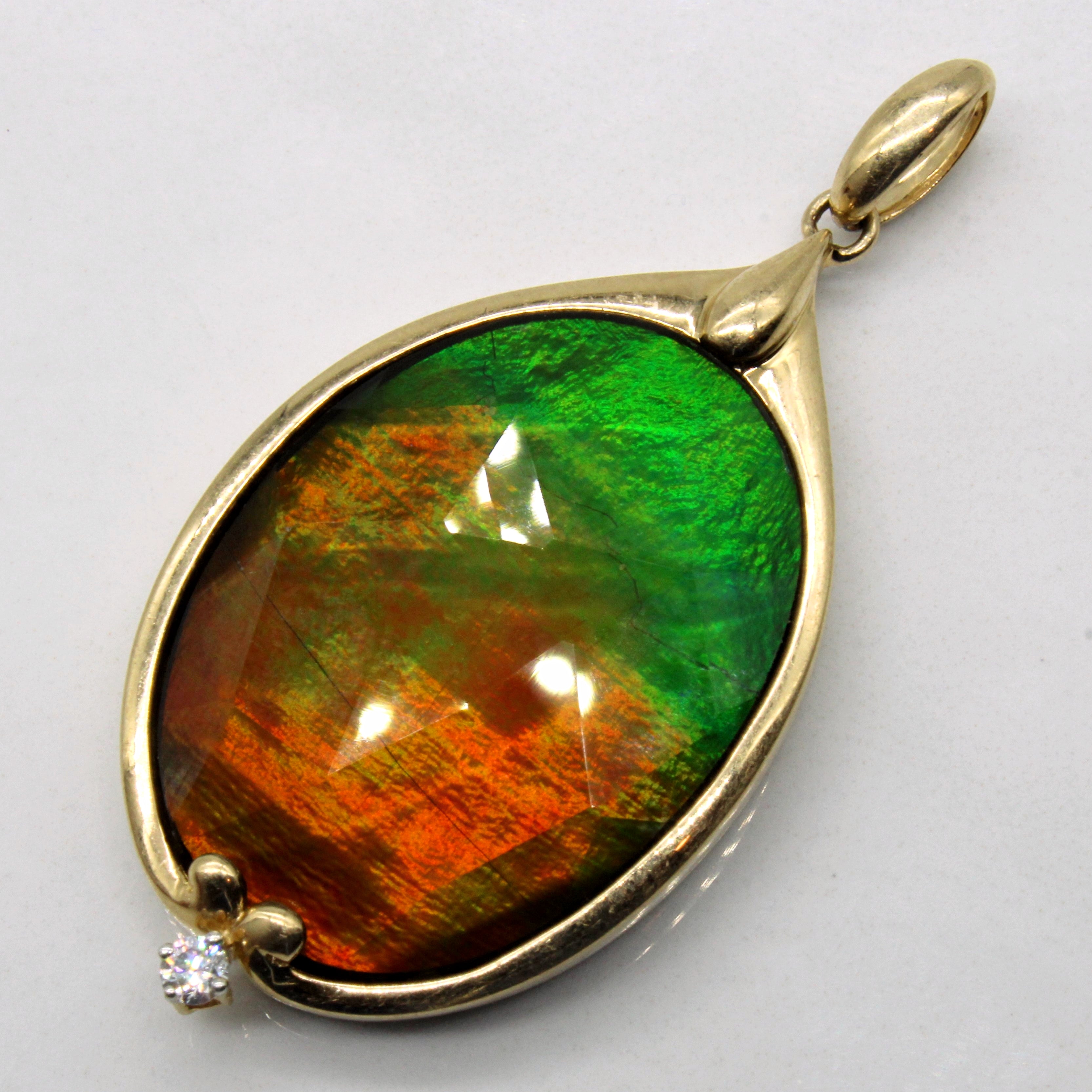 Pendentif grand format en ammolite et diamants | 18,00 ct, 0,04 ct |