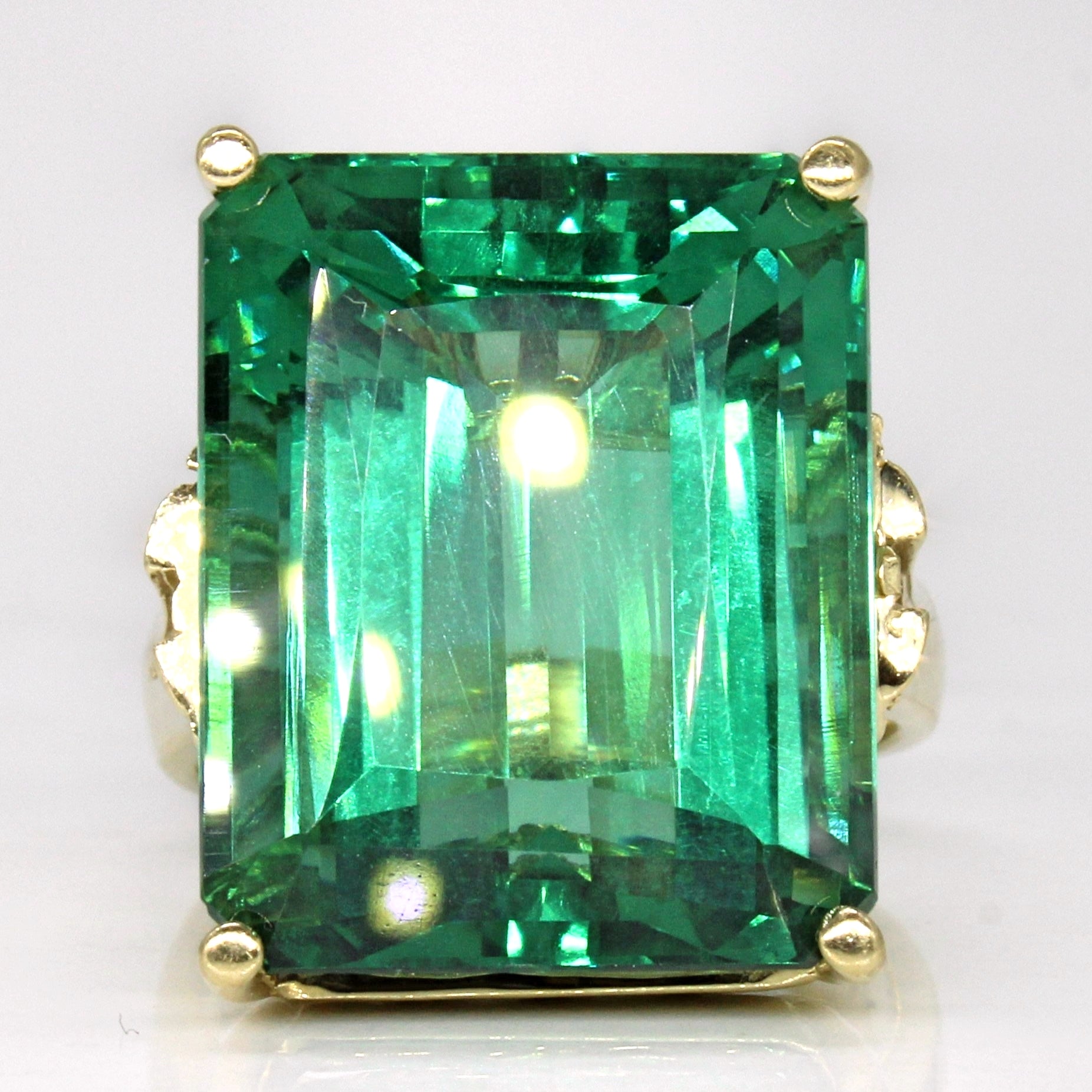Bague cocktail en quartz vert synthétique | 20,55 ct | Taille 7 |