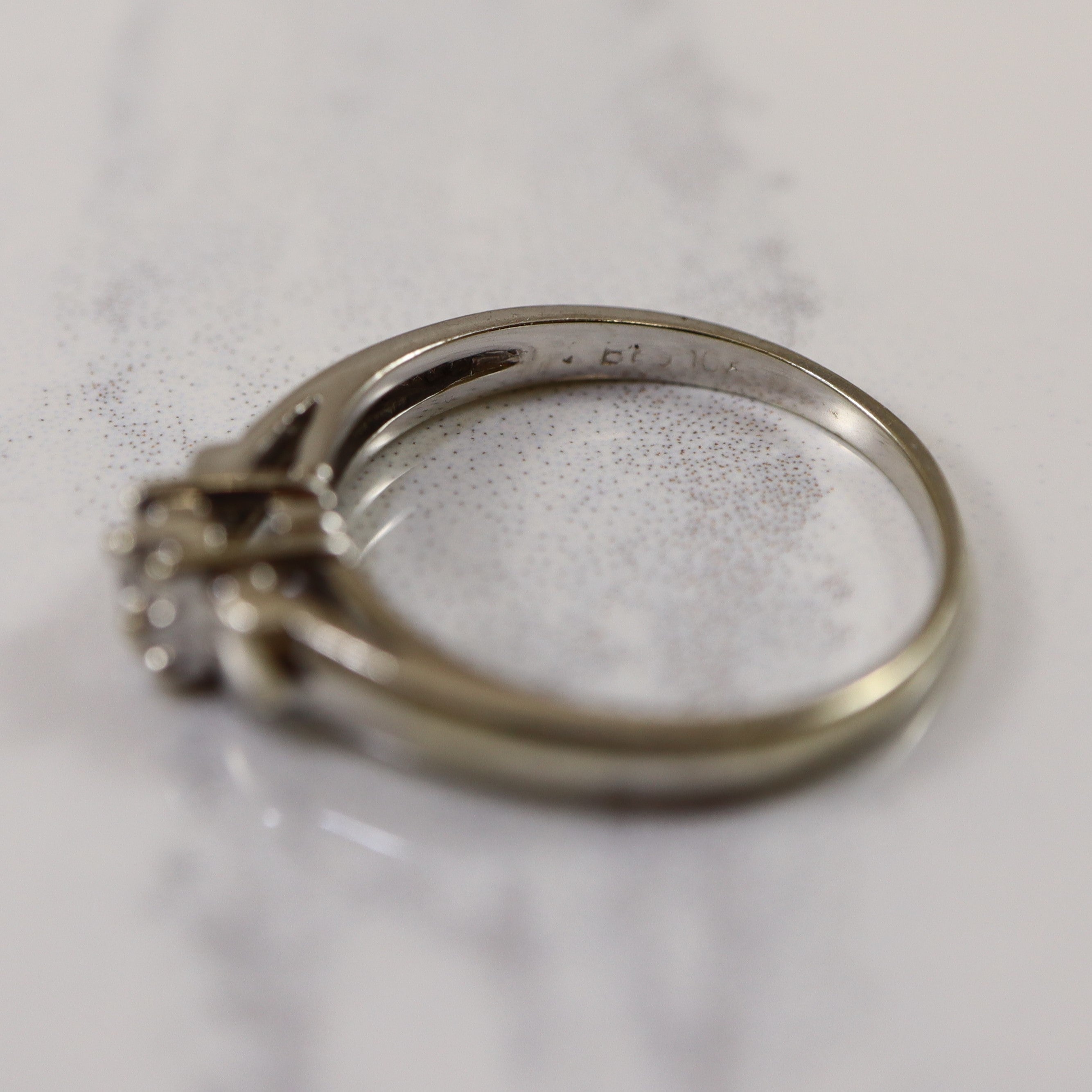 Leaf Detail Solitaire Diamond Ring | 0.04ct | SZ 5.75 |