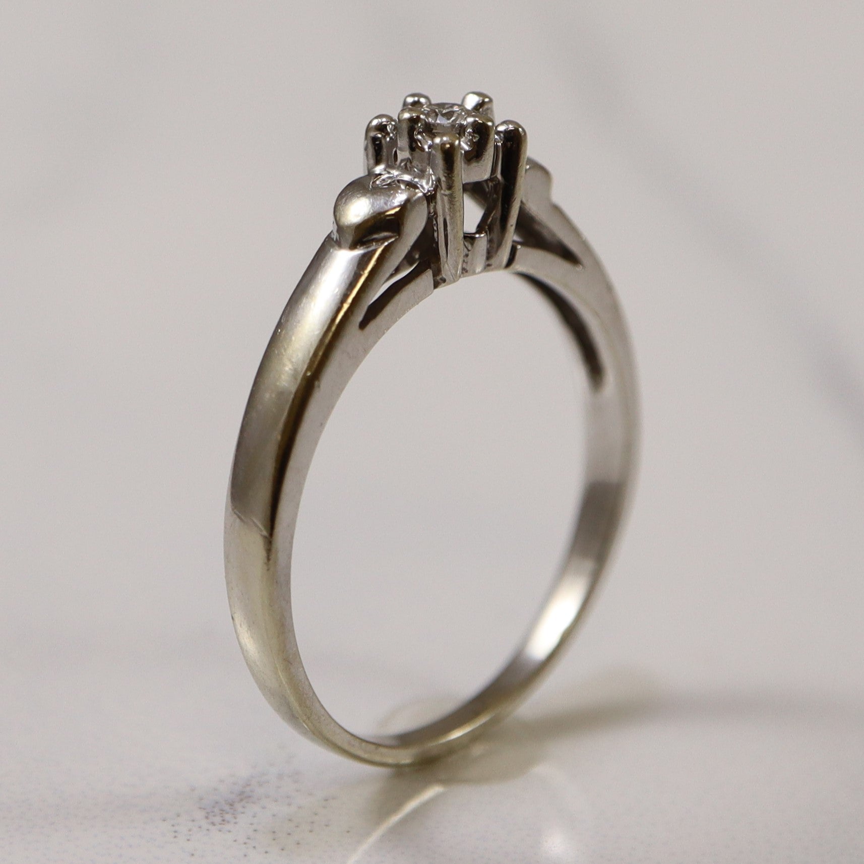 Leaf Detail Solitaire Diamond Ring | 0.04ct | SZ 5.75 |
