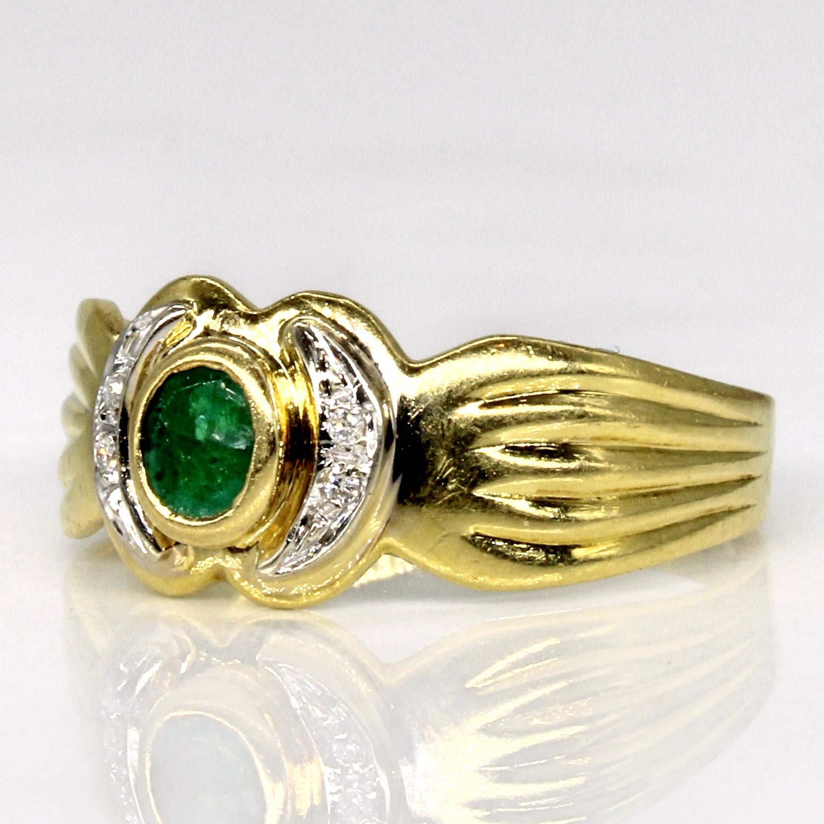 Bague émeraude et diamants | 0,20 ct, 0,02 ct au total | Taille 7 |
