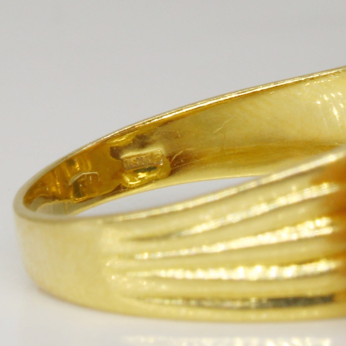 Bague émeraude et diamants | 0,20 ct, 0,02 ct au total | Taille 7 |