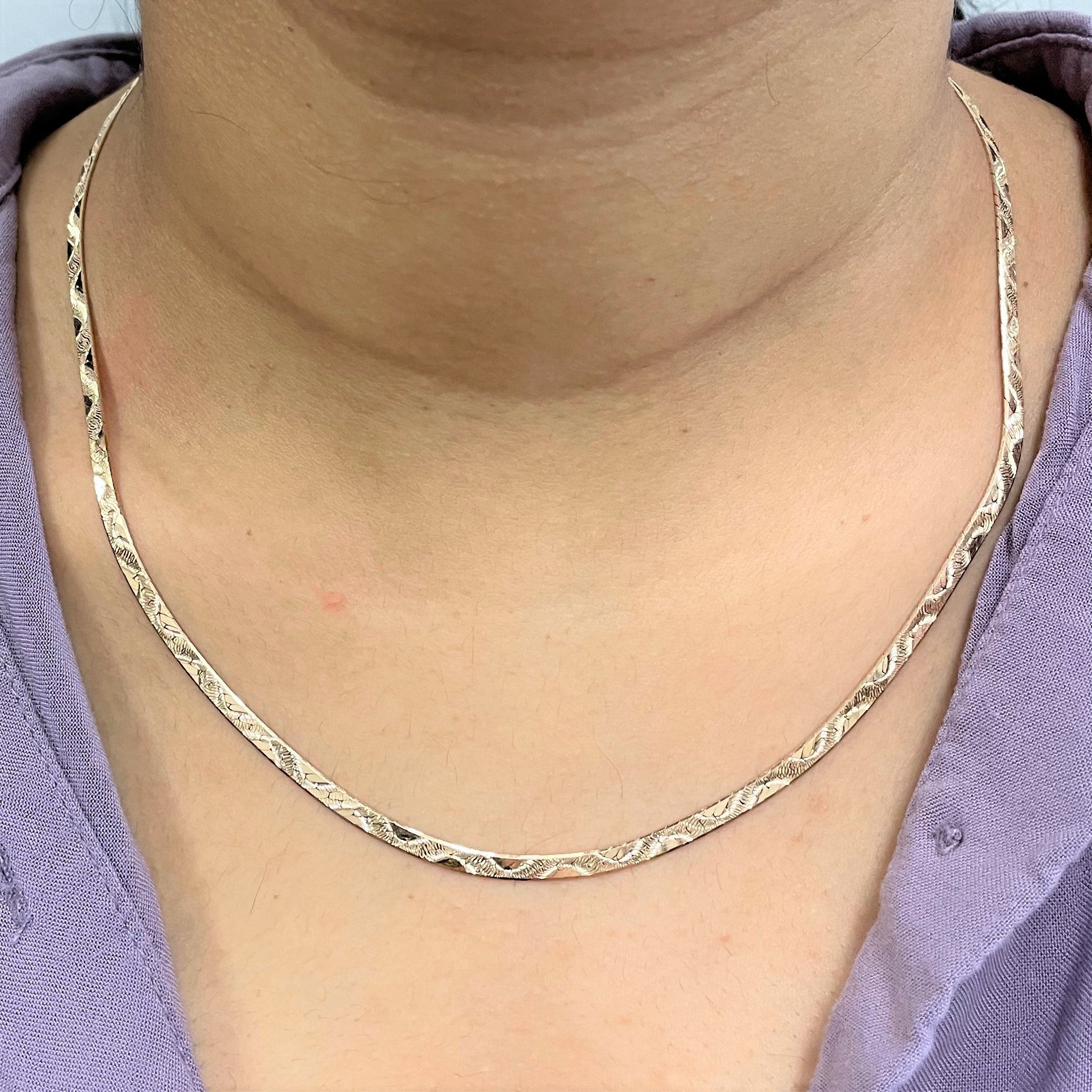 Chaîne à chevrons texturée satinée 14 carats | 19" |