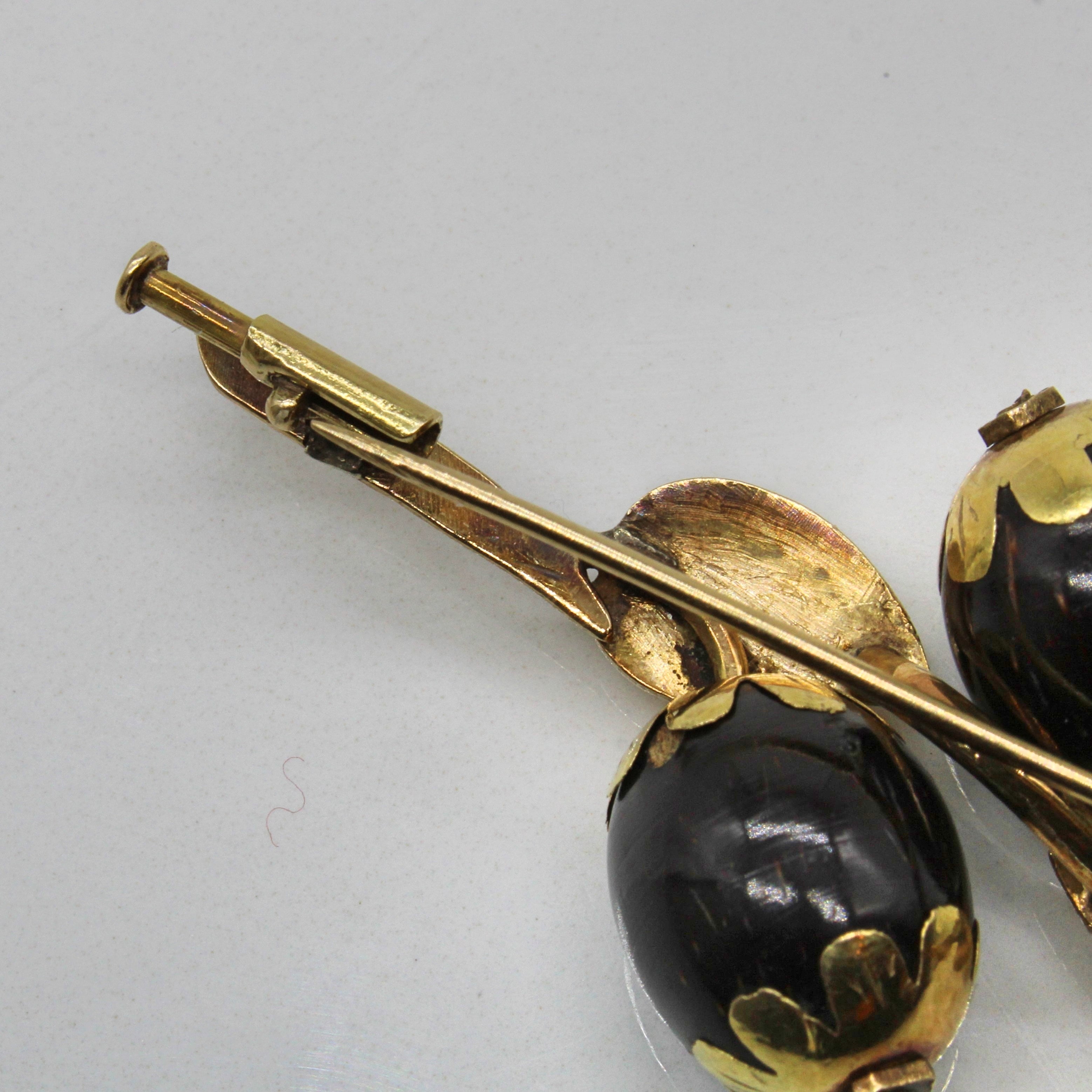 Mid Century Wood Bead Brooch |