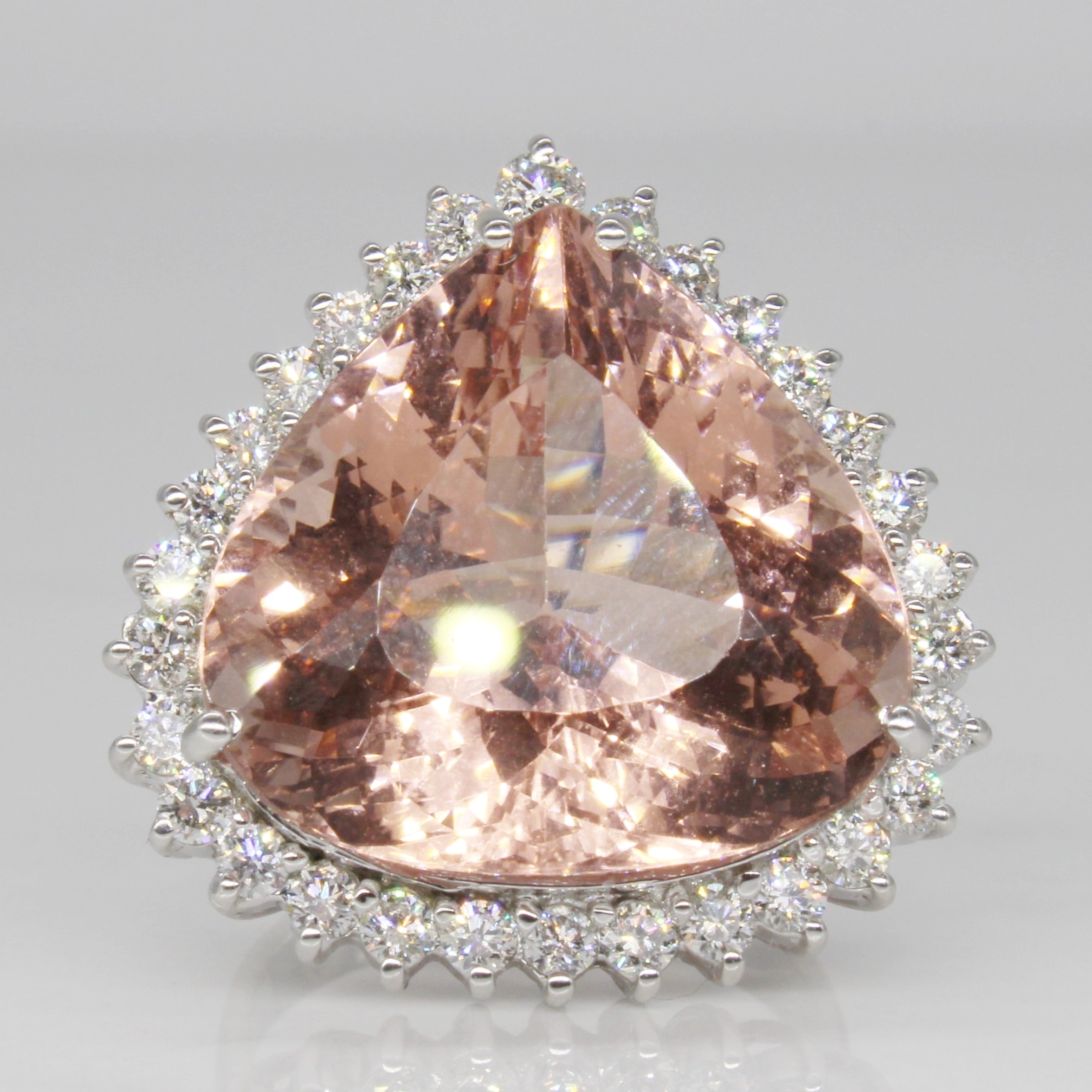 Bague cocktail morganite et diamants | 25,00 ct, 0,75 ct au total | Taille 7 |