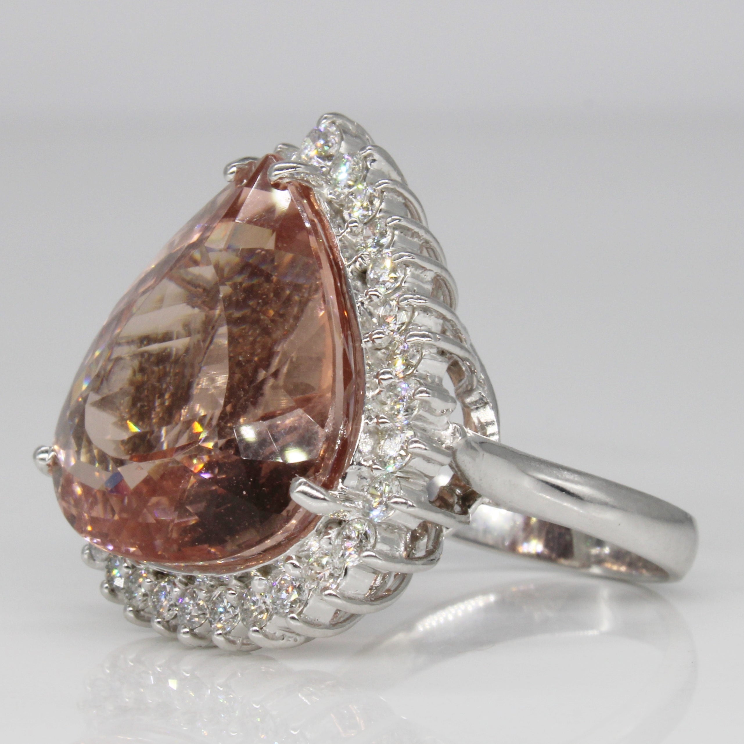 Bague cocktail morganite et diamants | 25,00 ct, 0,75 ct au total | Taille 7 |