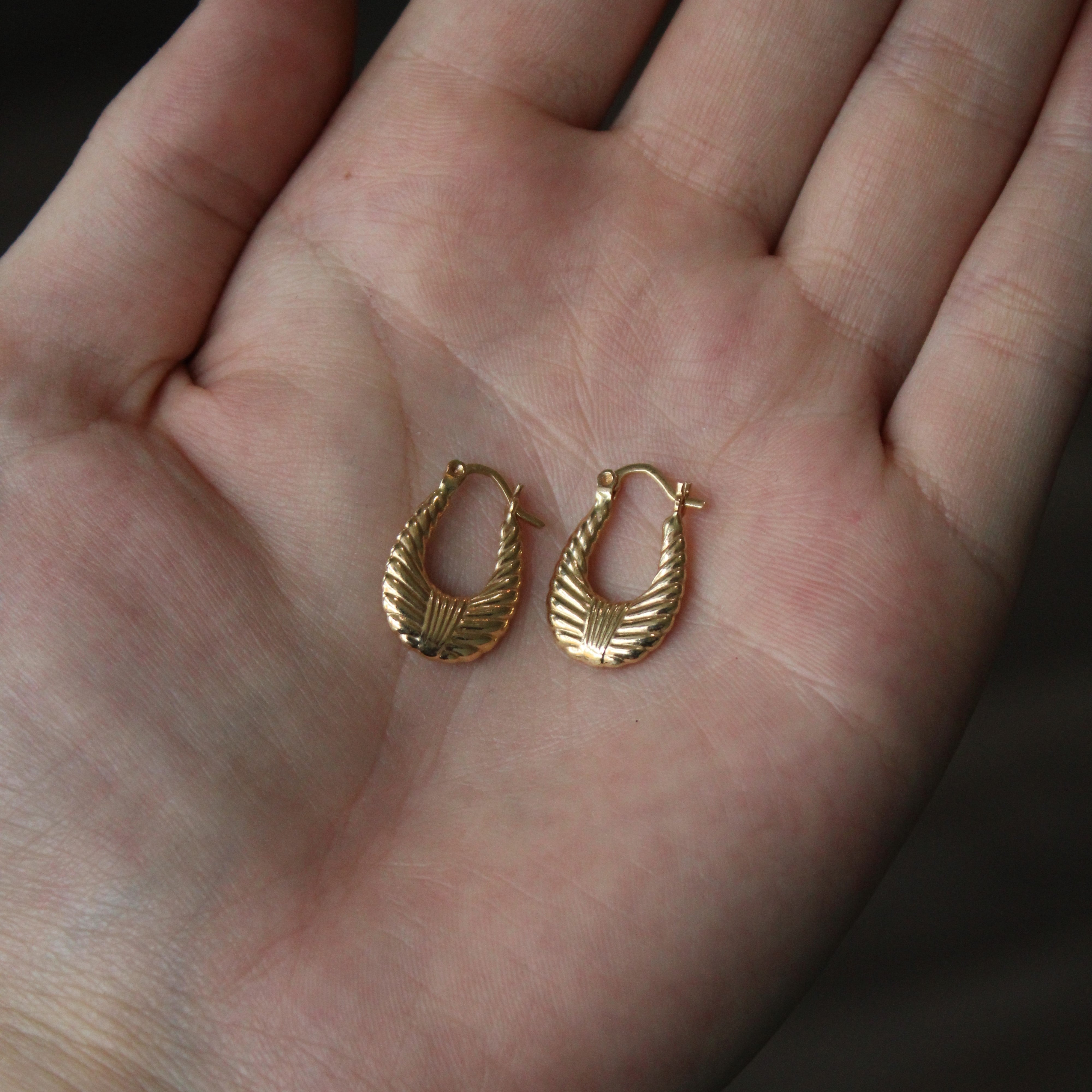Boucles d'oreilles créoles ovales texturées |