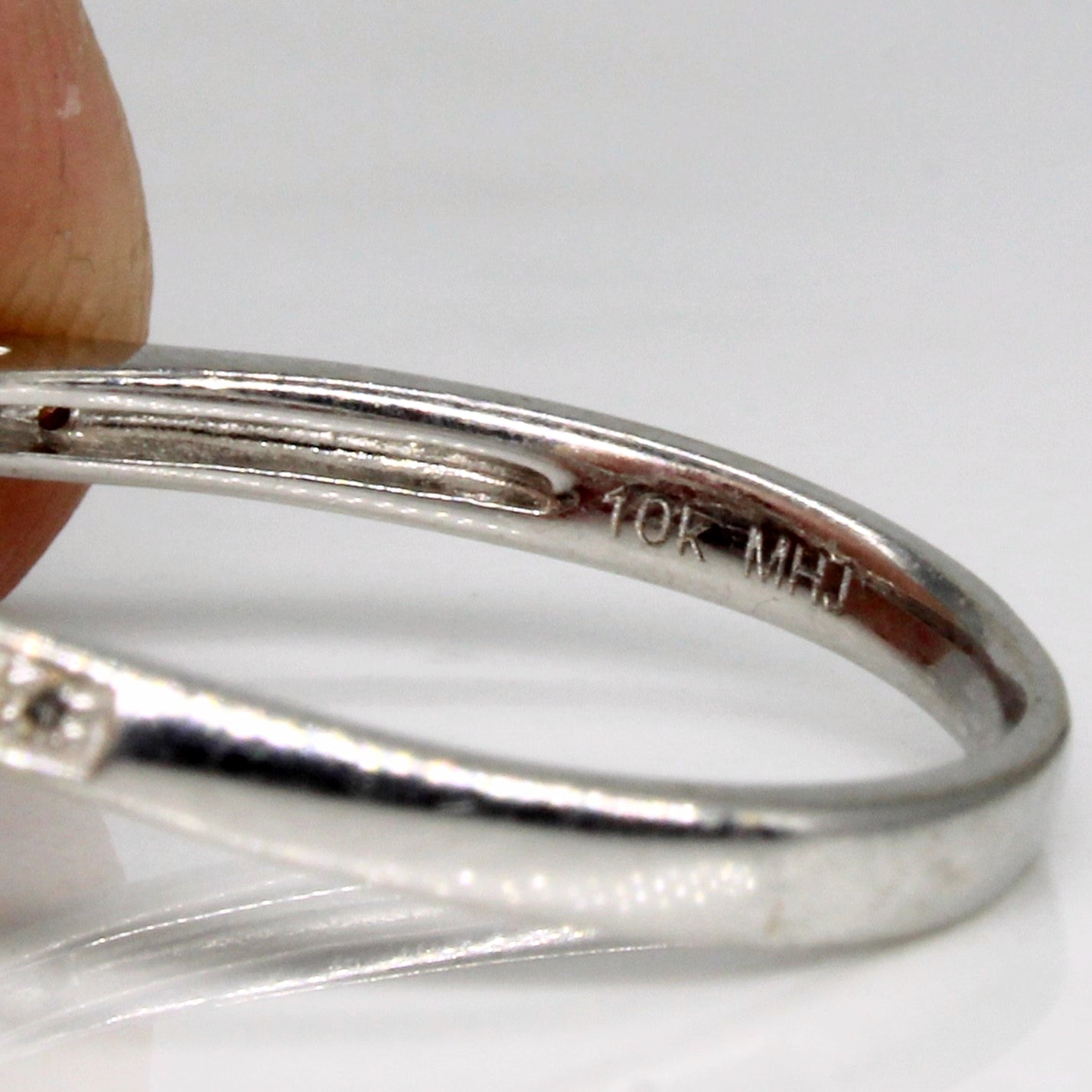 Diamond Cross Over Ring | 0.14ctw | SZ 7.5 |