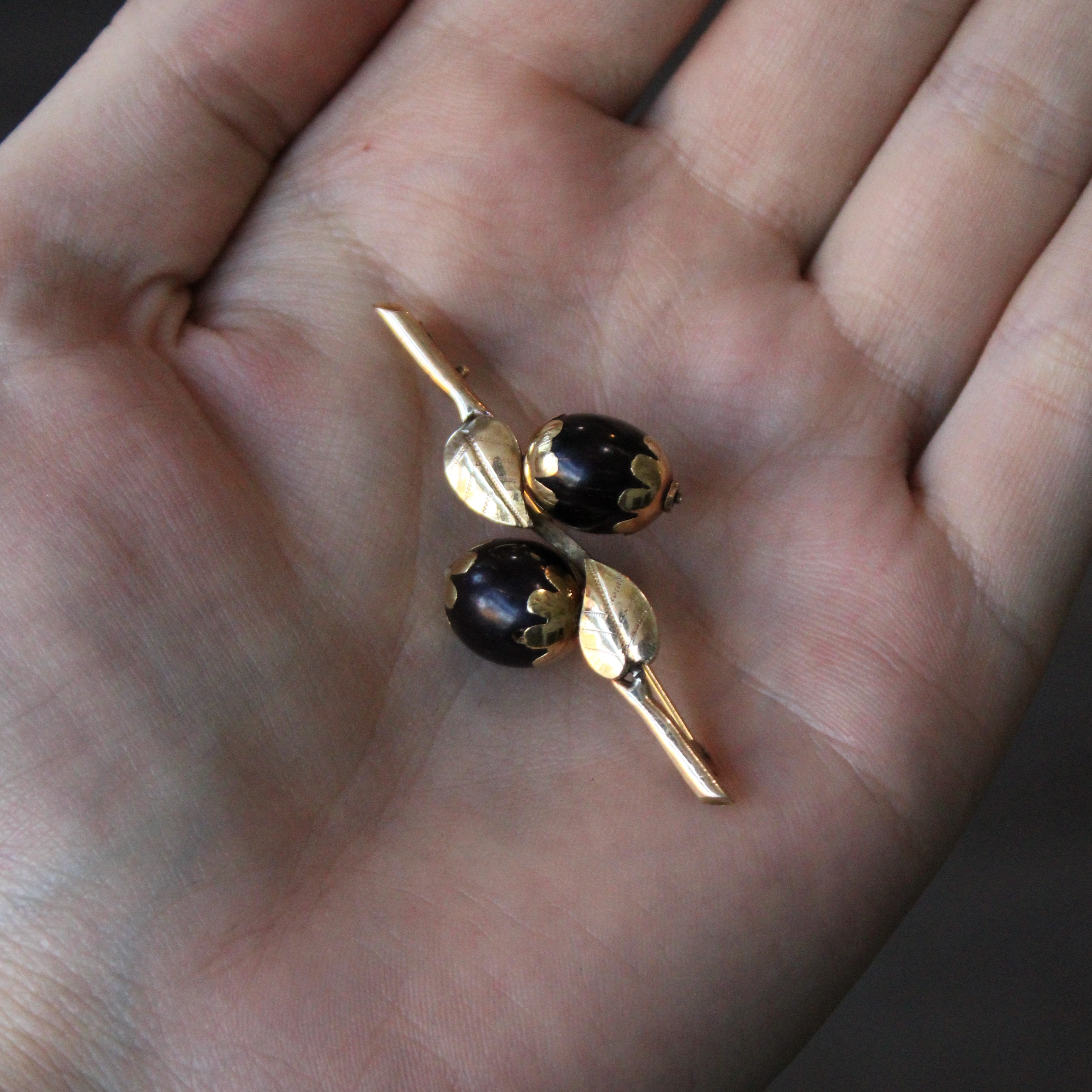 Mid Century Wood Bead Brooch |