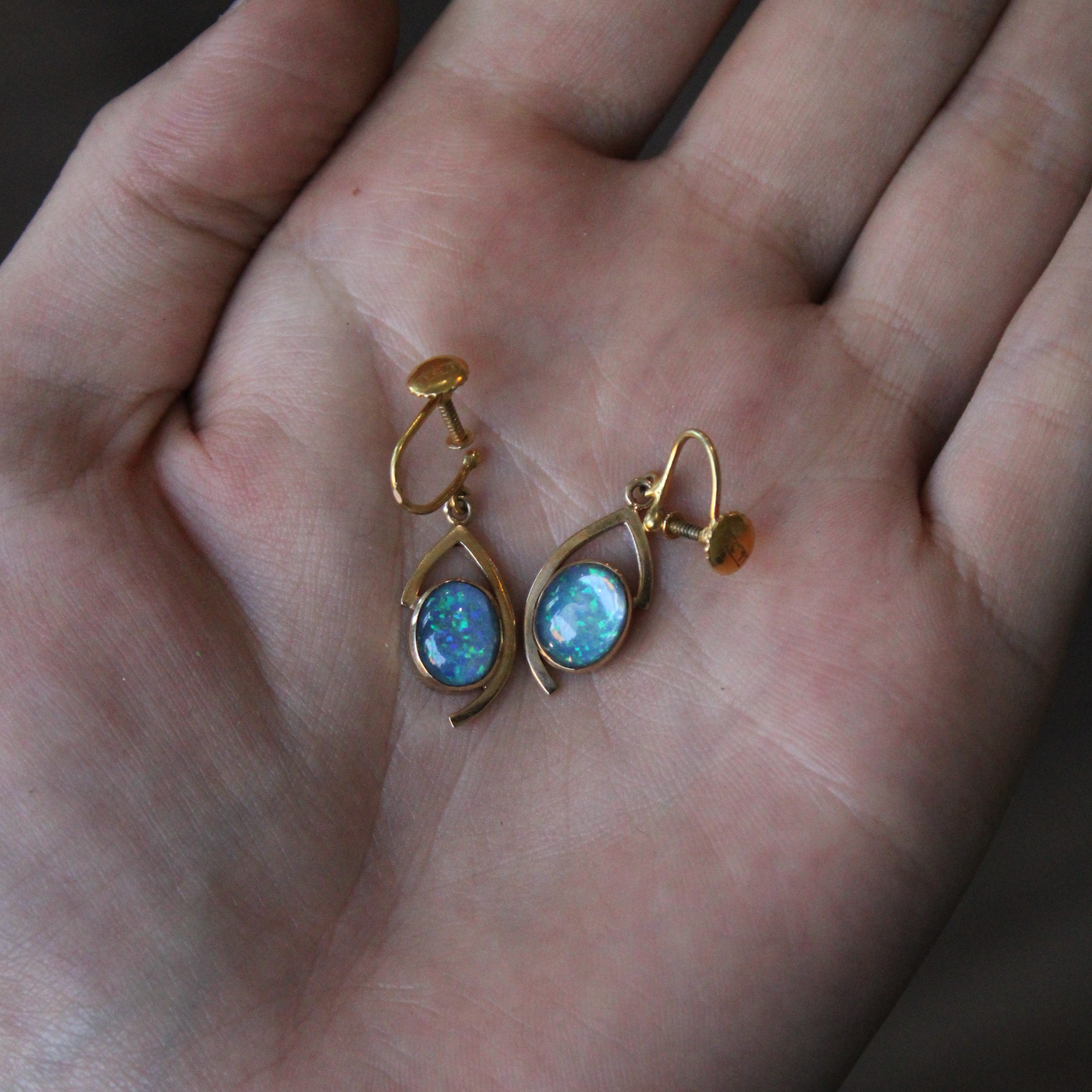 Boucles d'oreilles à clip en forme de triplet d'opale | 2,60 ctw |