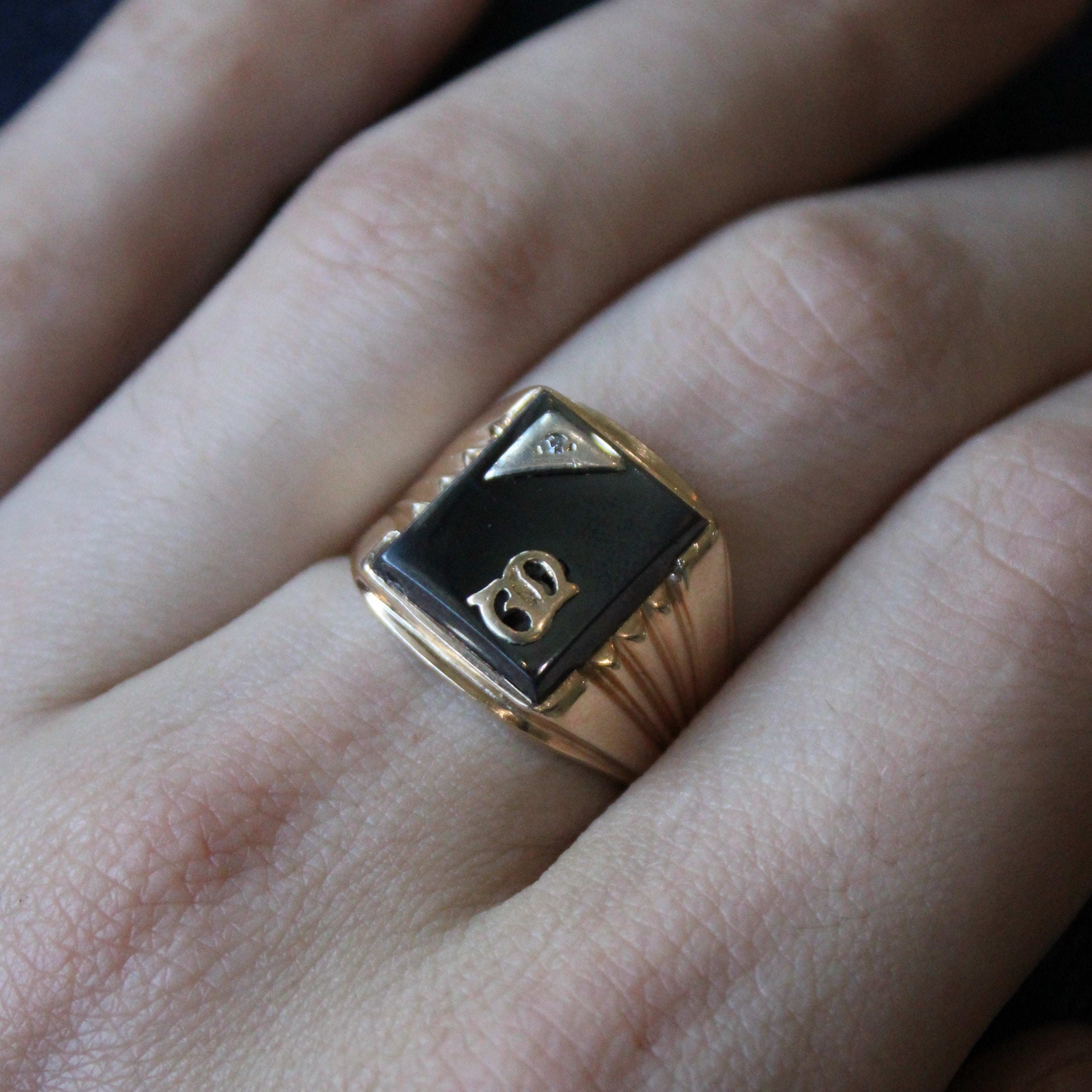 Bague initiale « S » en hématite et diamant | 6,50 ct, 0,01 ct | Taille 10 |