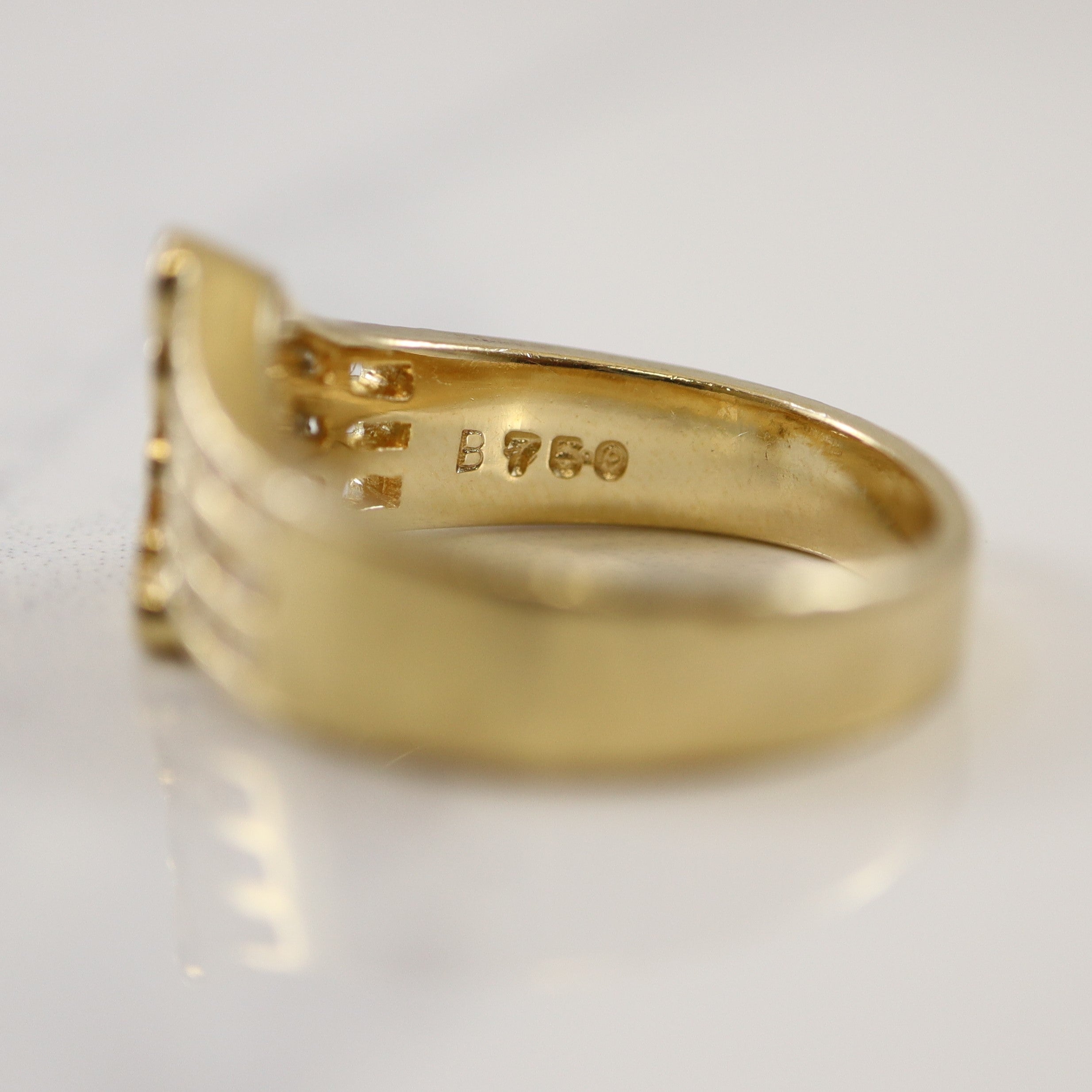 Channel Set Diamond Chevron Ring | 0.25ctw | SZ 6.5 |