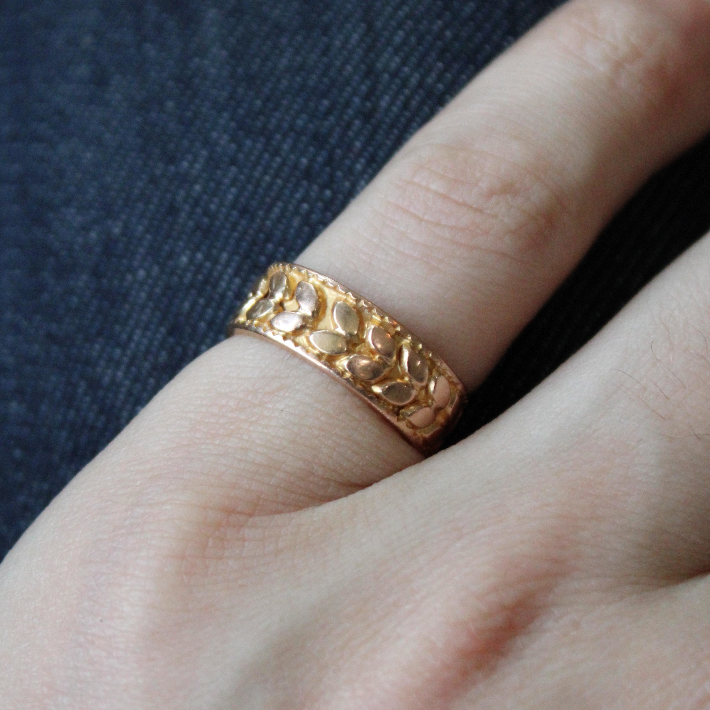 Yellow Gold Leaf Patterned Band | SZ 6 |