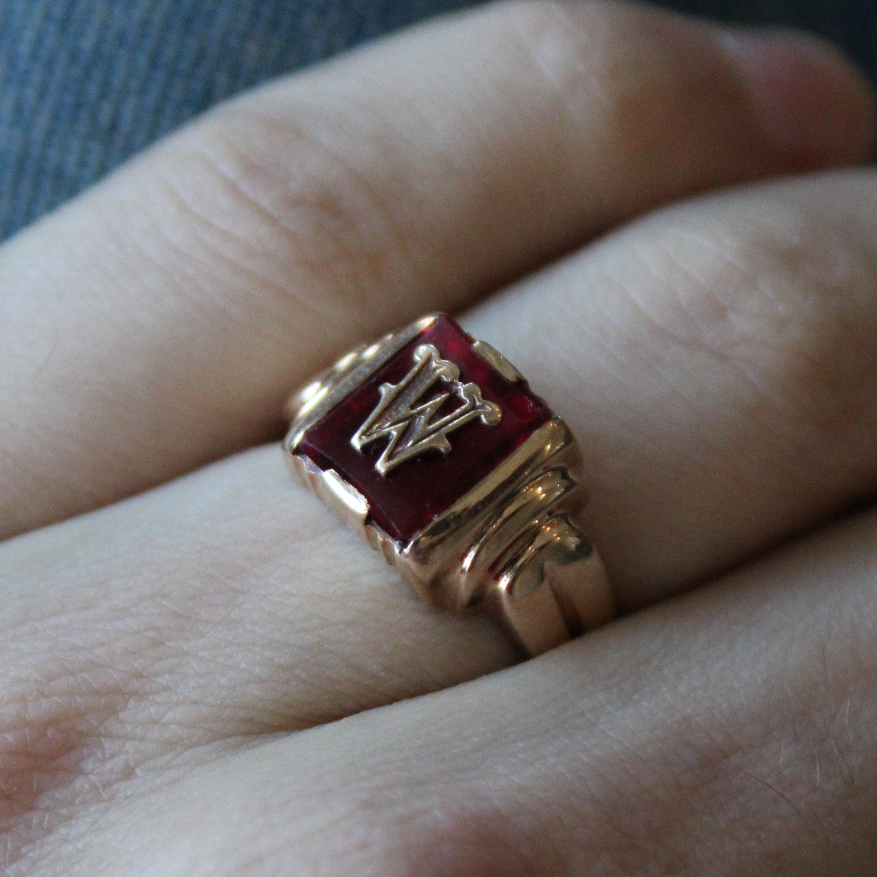 Synthetic Ruby Initial 'W' Ring | 1.80ct | SZ 7.5 |