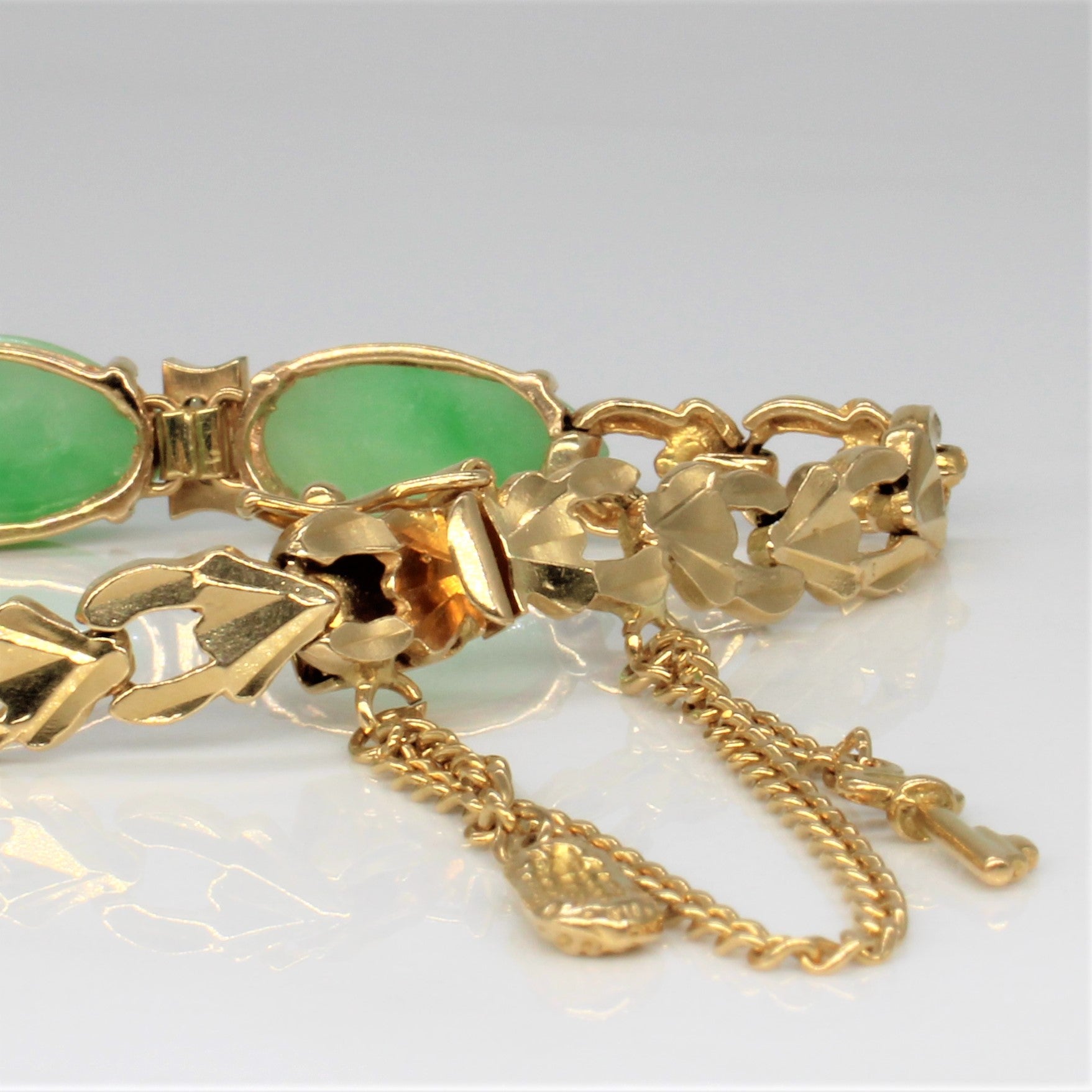 Bracelet tennis en jadéite et diamants | 15,00 ct, 0,24 ct | 6,5" |