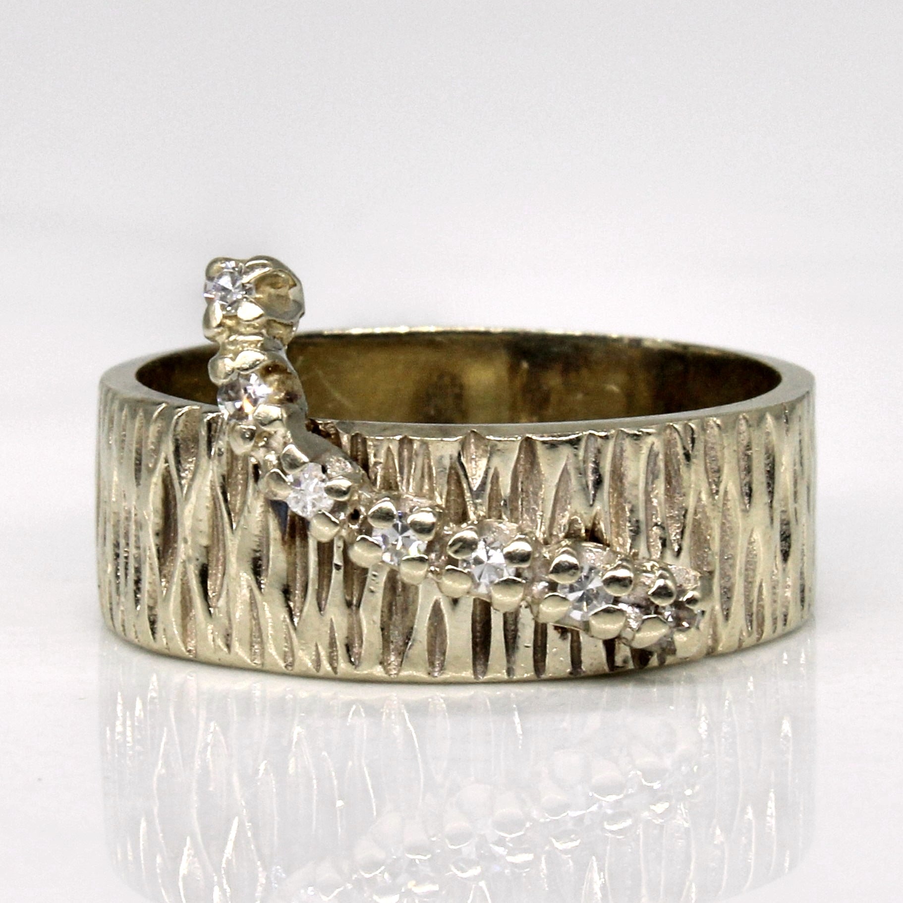 Diamond Swoop Ring | 0.07ctw | SZ 6 |