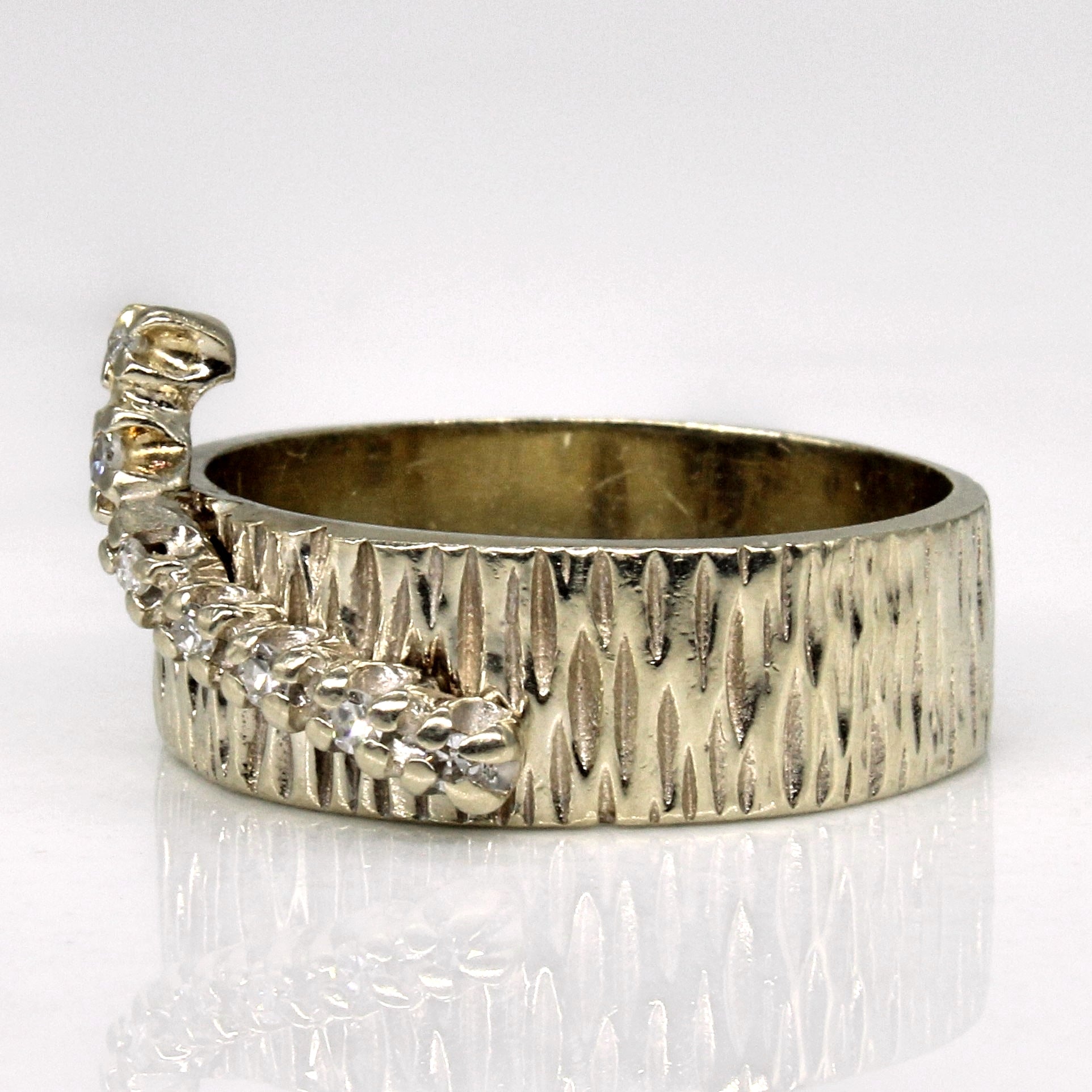 Diamond Swoop Ring | 0.07ctw | SZ 6 |