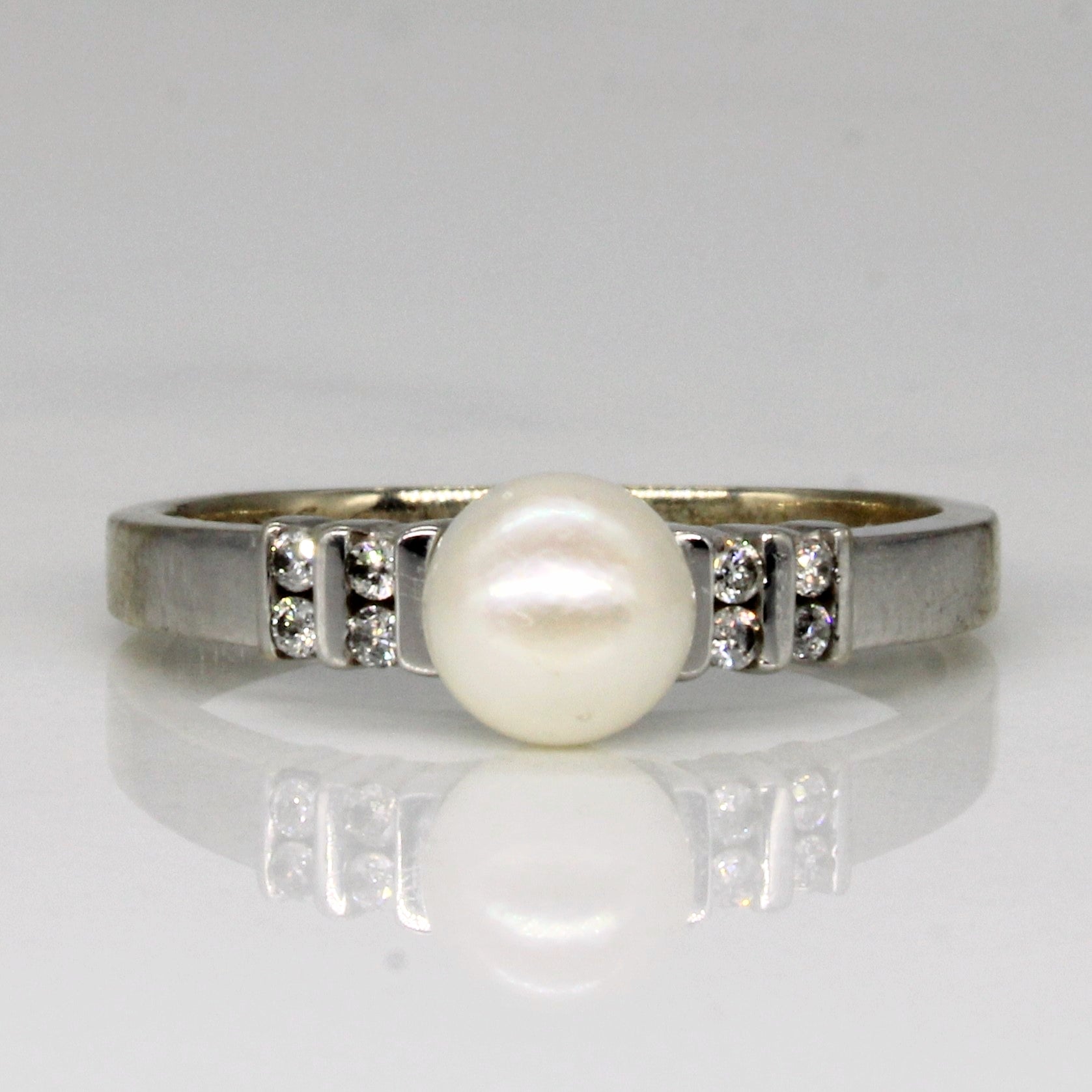 Pearl & Diamond Ring | 0.07ctw | SZ 7 |