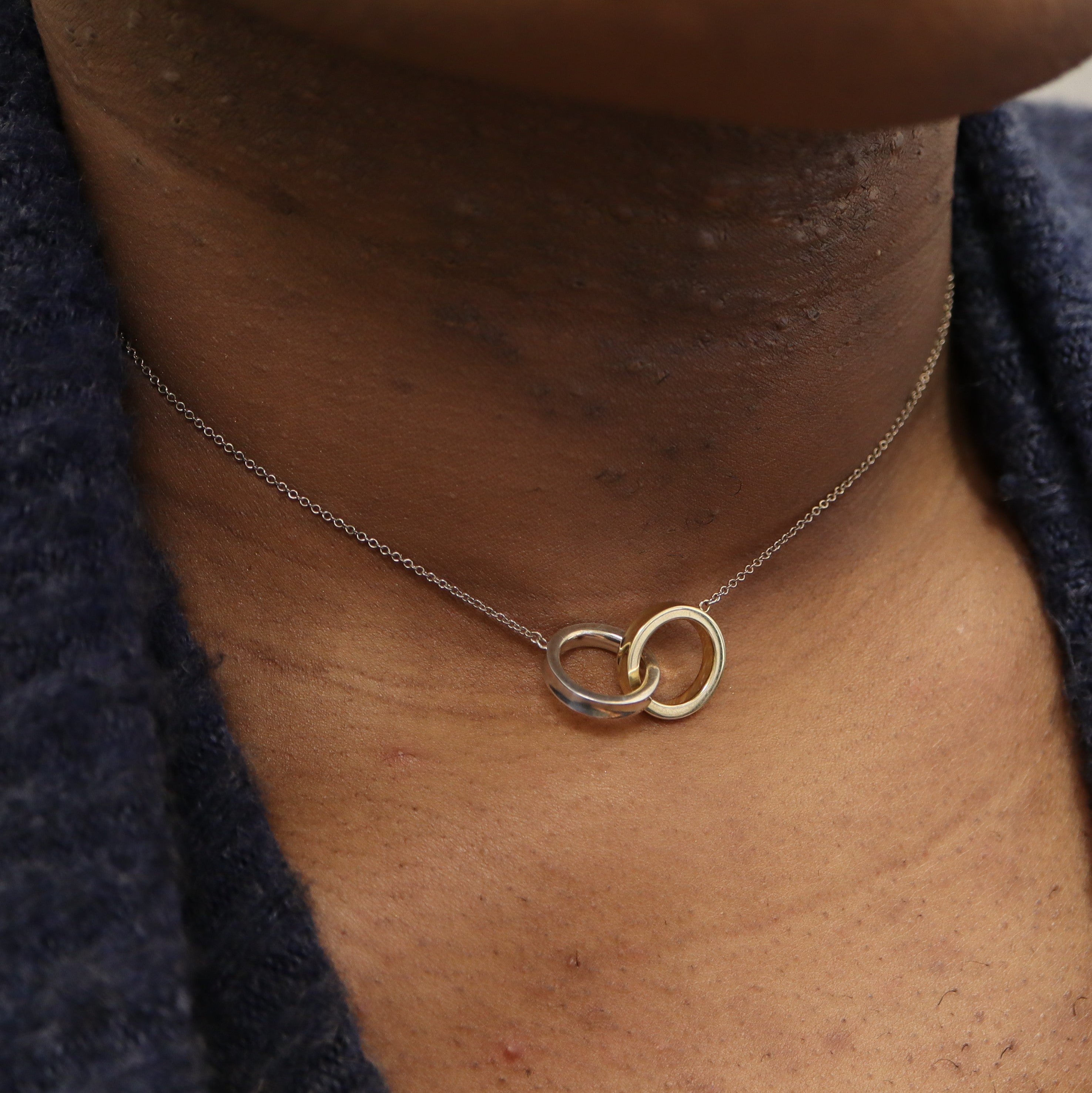 Tiffany & Co.' Mixed Metal Interlocking Circles Necklace | 16" |