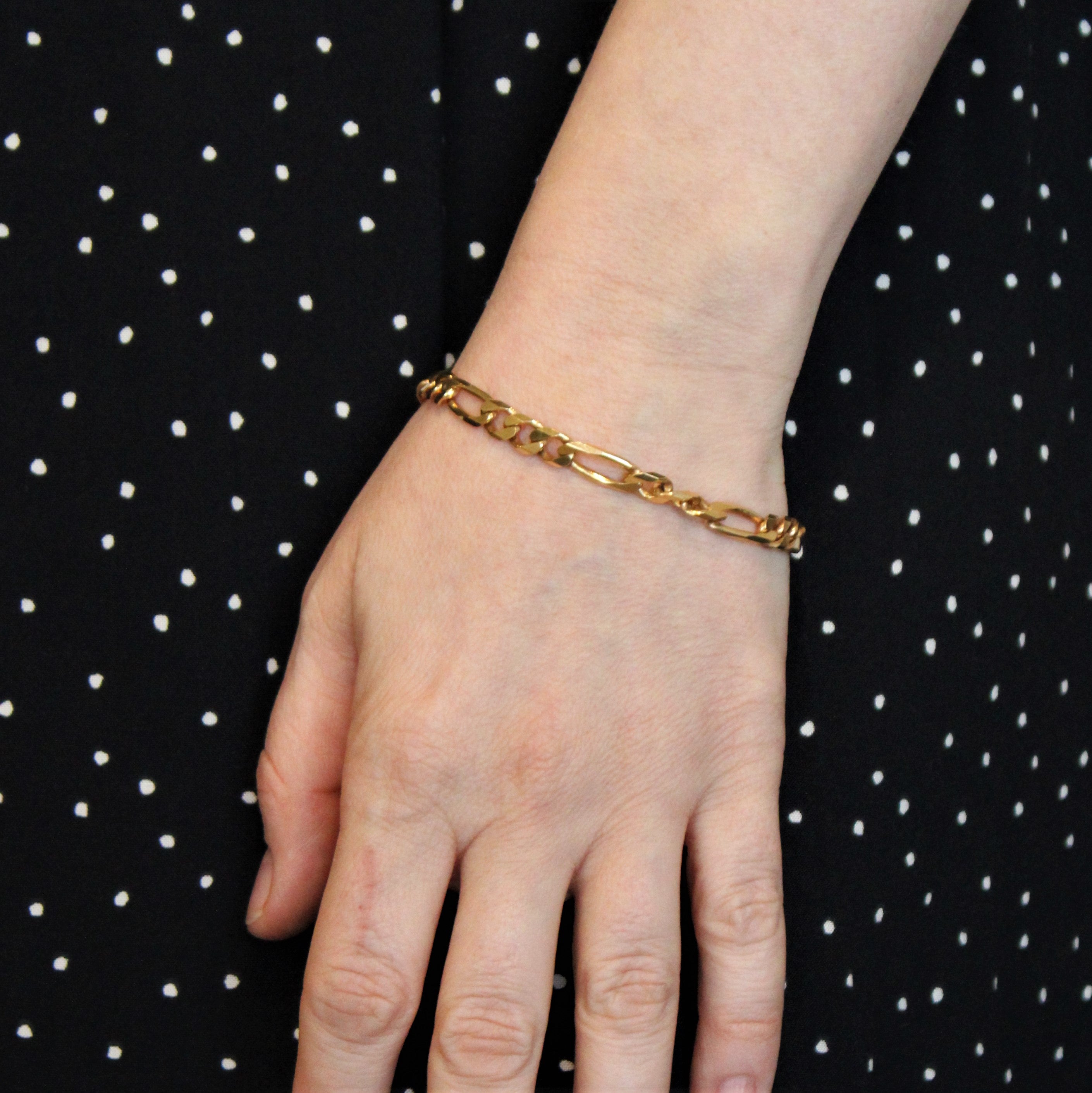 Italian Hallmarked 18k Yellow Gold Figaro Chain Bracelet | 8" |