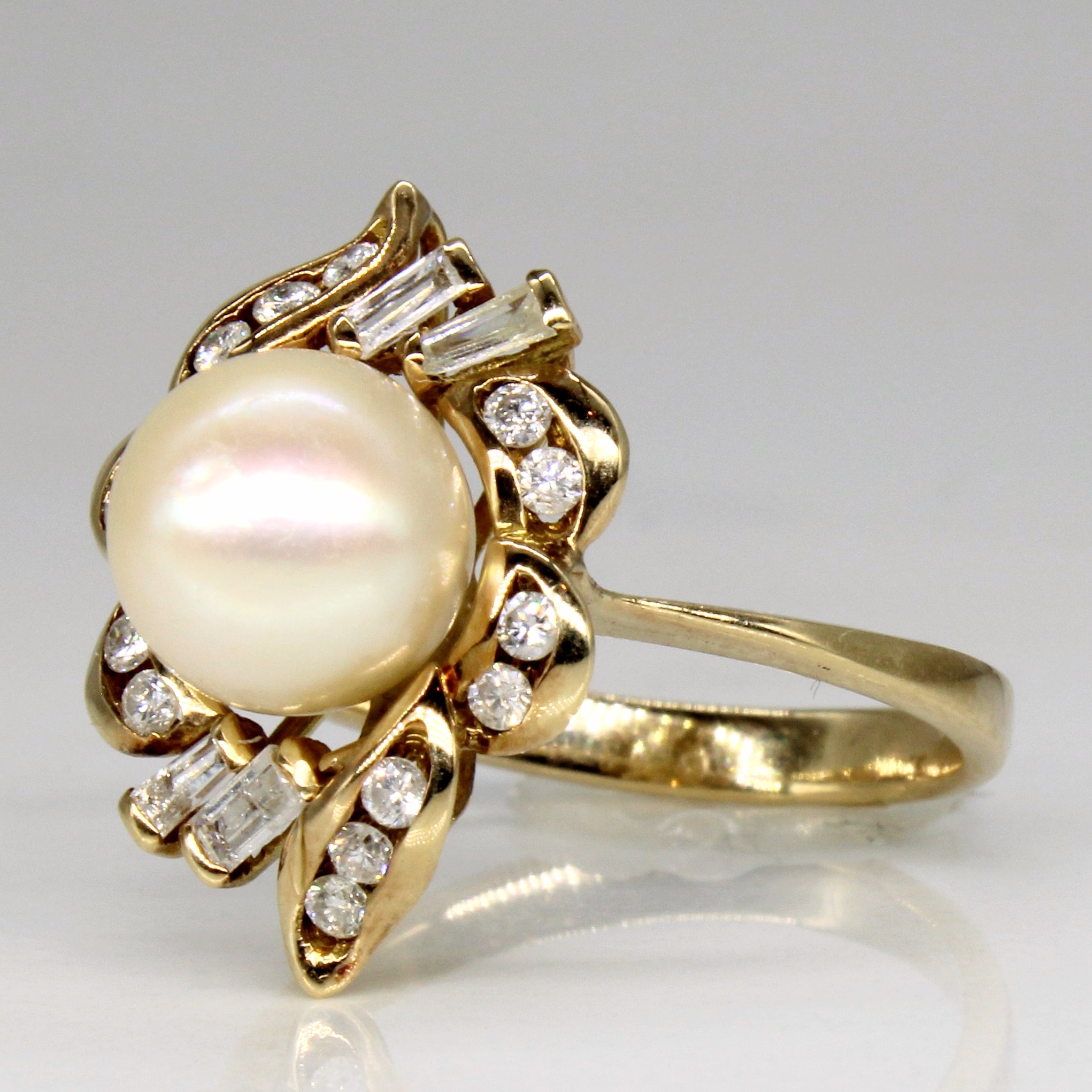 Pearl & Diamond Cocktail Ring | 0.33ctw | SZ 6.5 |