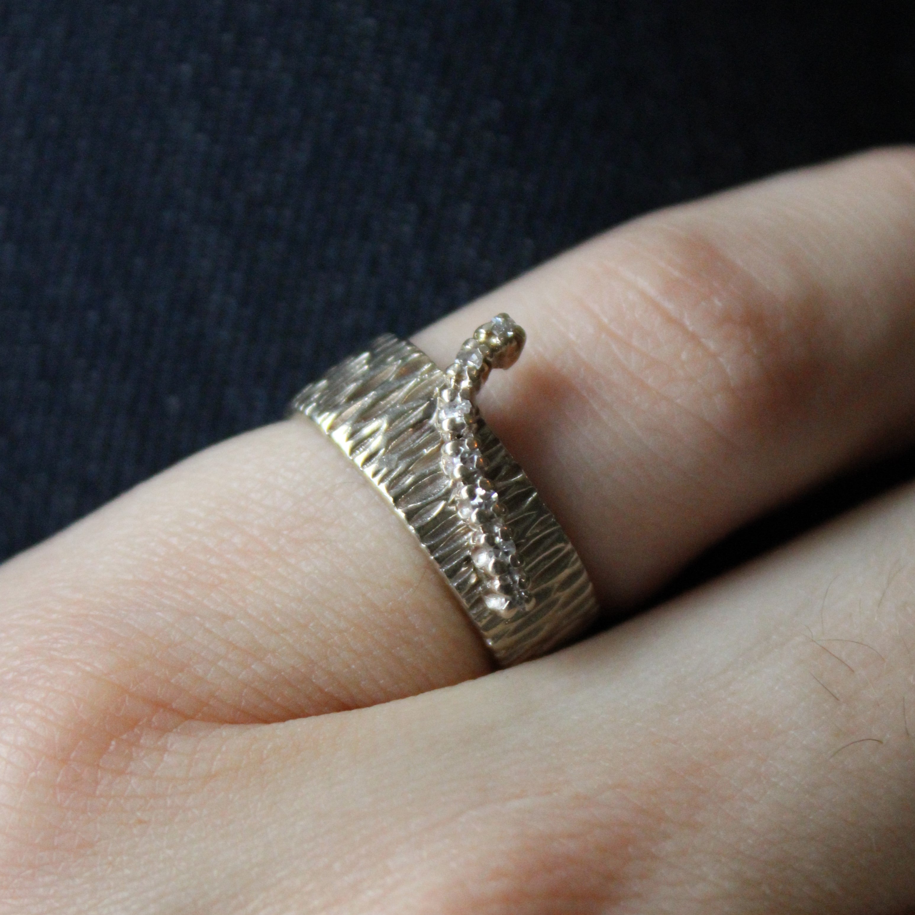 Diamond Swoop Ring | 0.07ctw | SZ 6 |