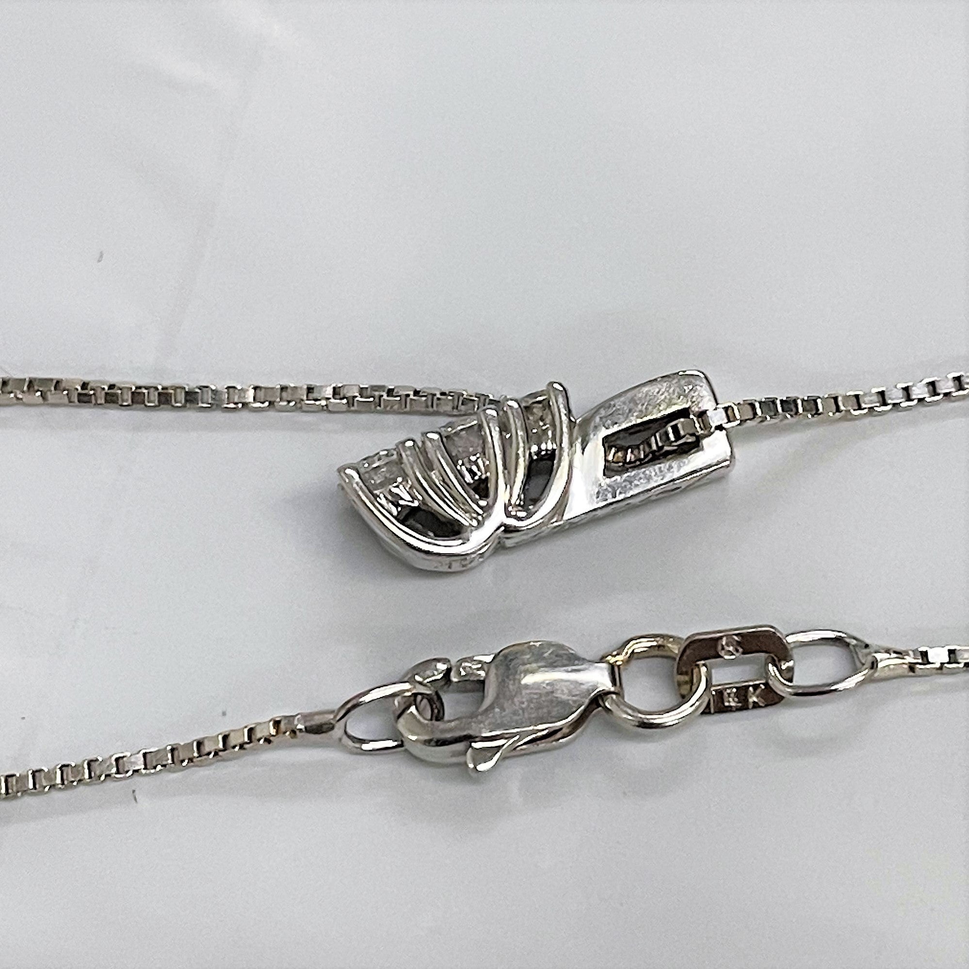 Three Stone Diamond Necklace | 0.25ctw | 18" |
