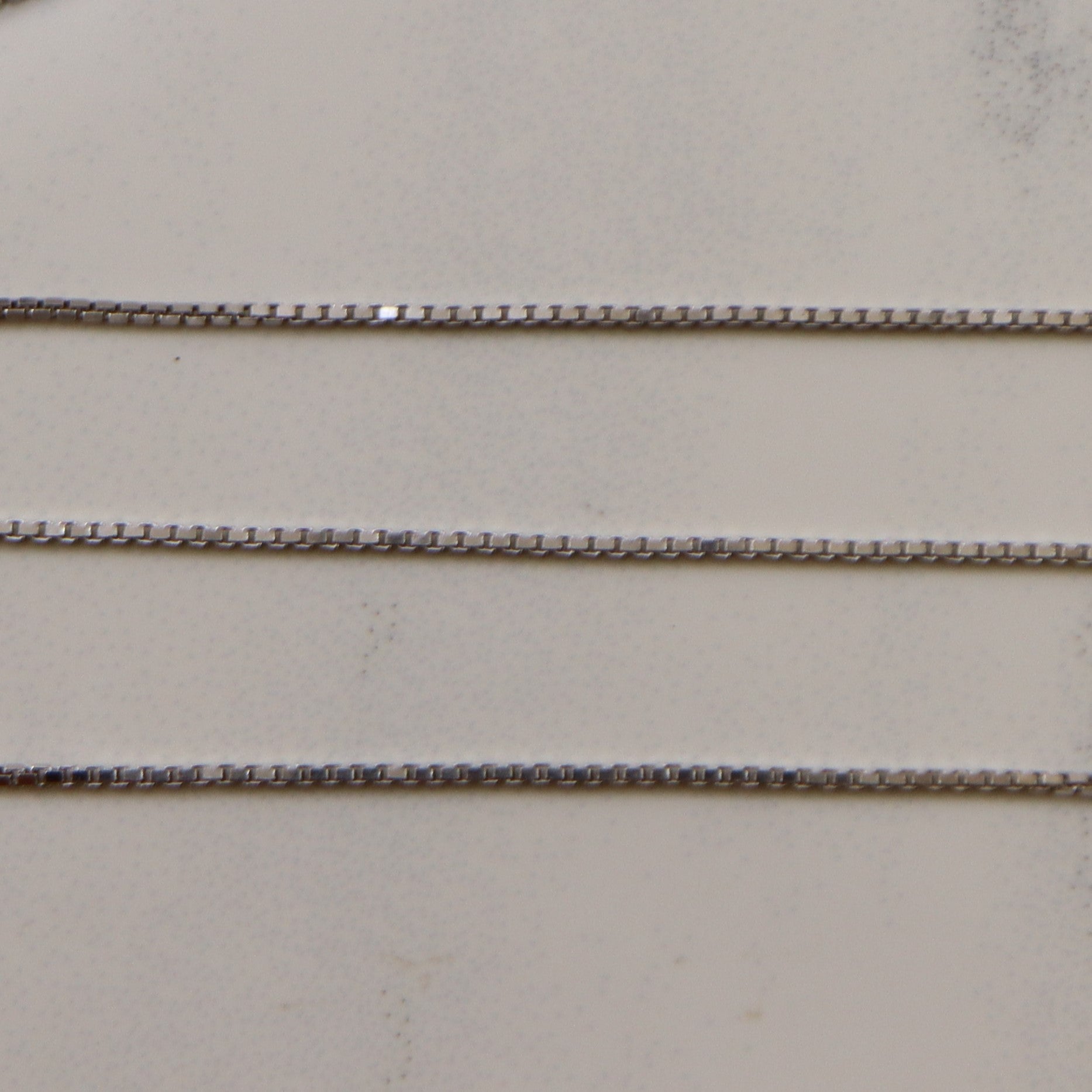 18k White Gold Lariat Style Necklace | 17" |
